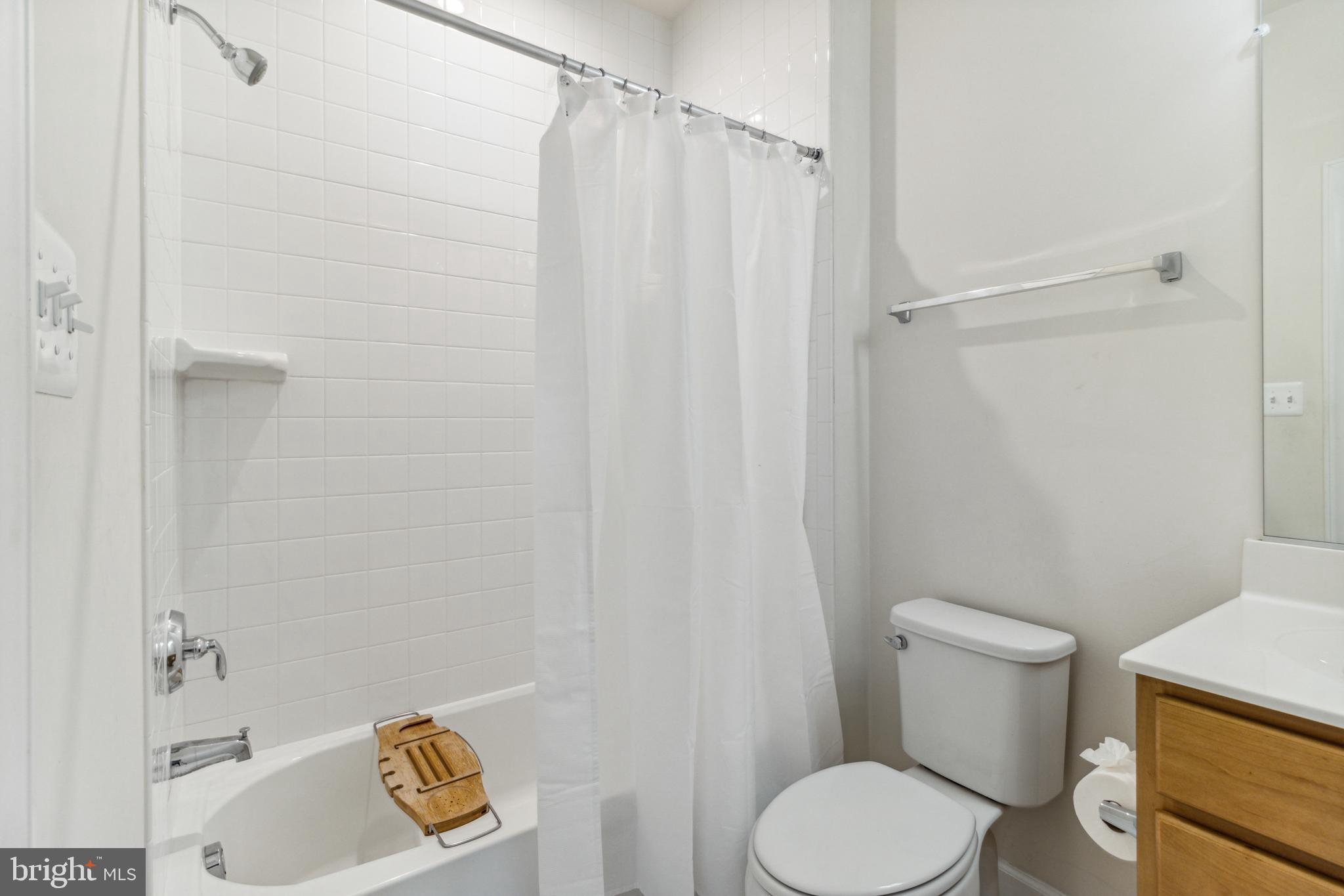 CAPITAL COURT - Residential