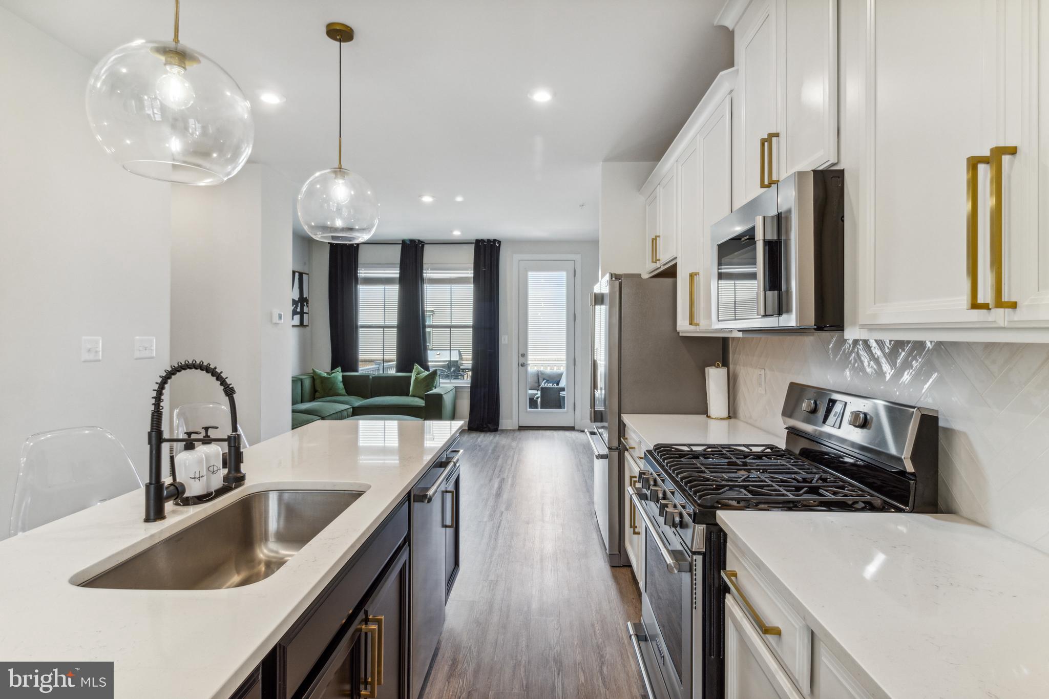 CAPITAL COURT - Residential