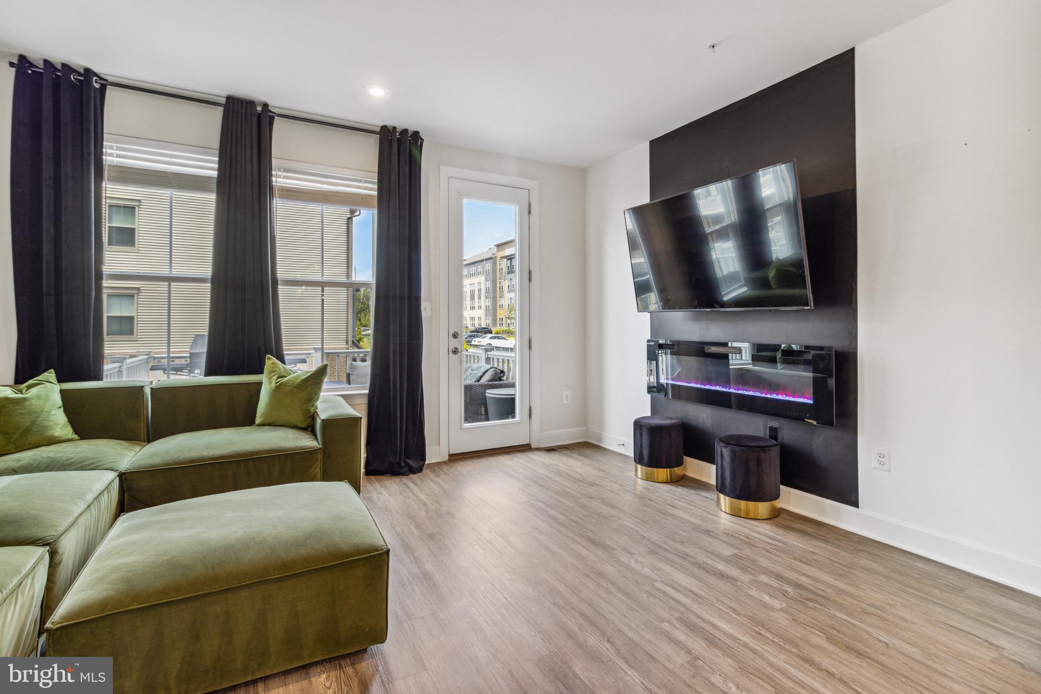 CAPITAL COURT - Residential