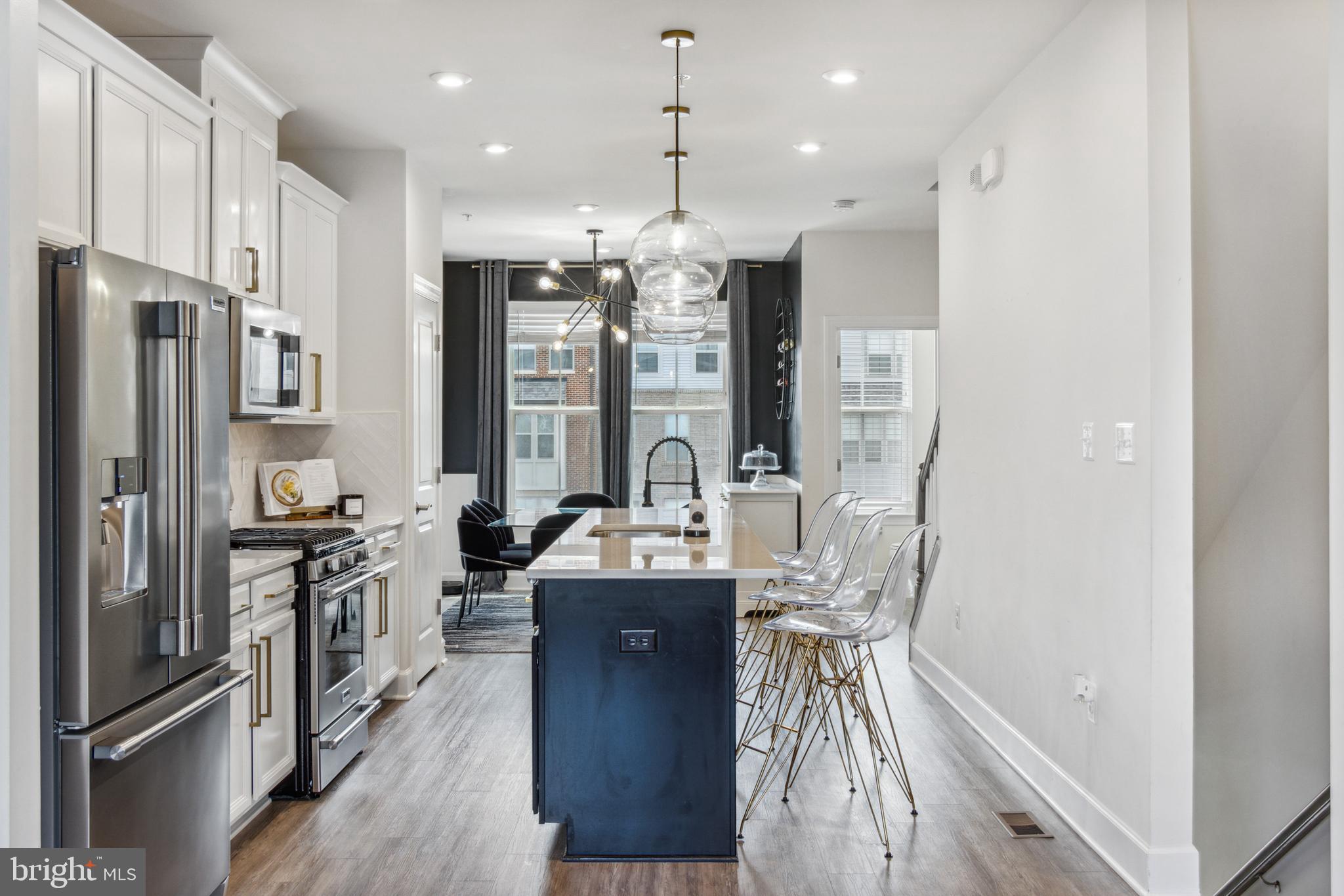 CAPITAL COURT - Residential