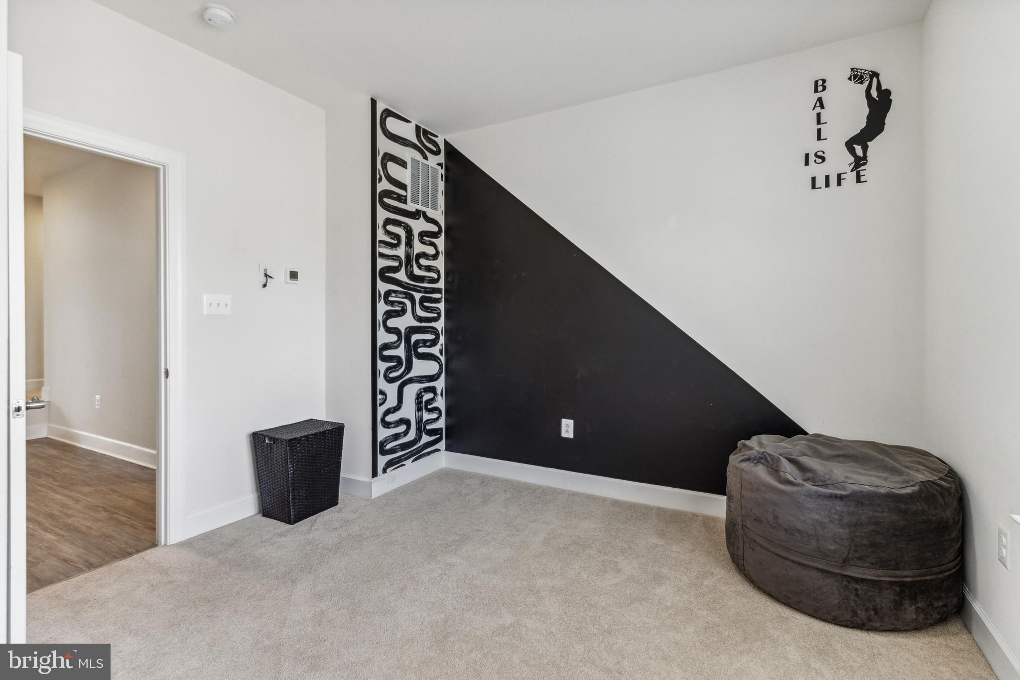 CAPITAL COURT - Residential