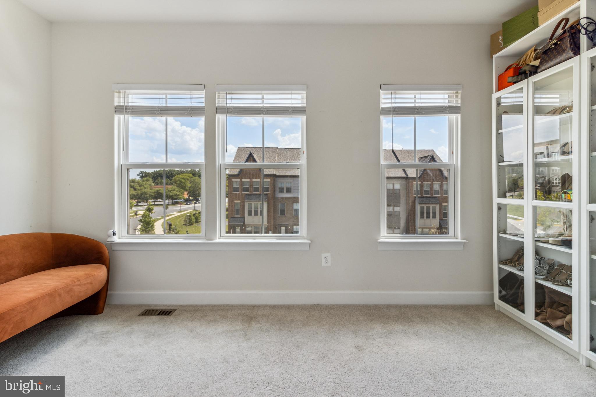 CAPITAL COURT - Residential