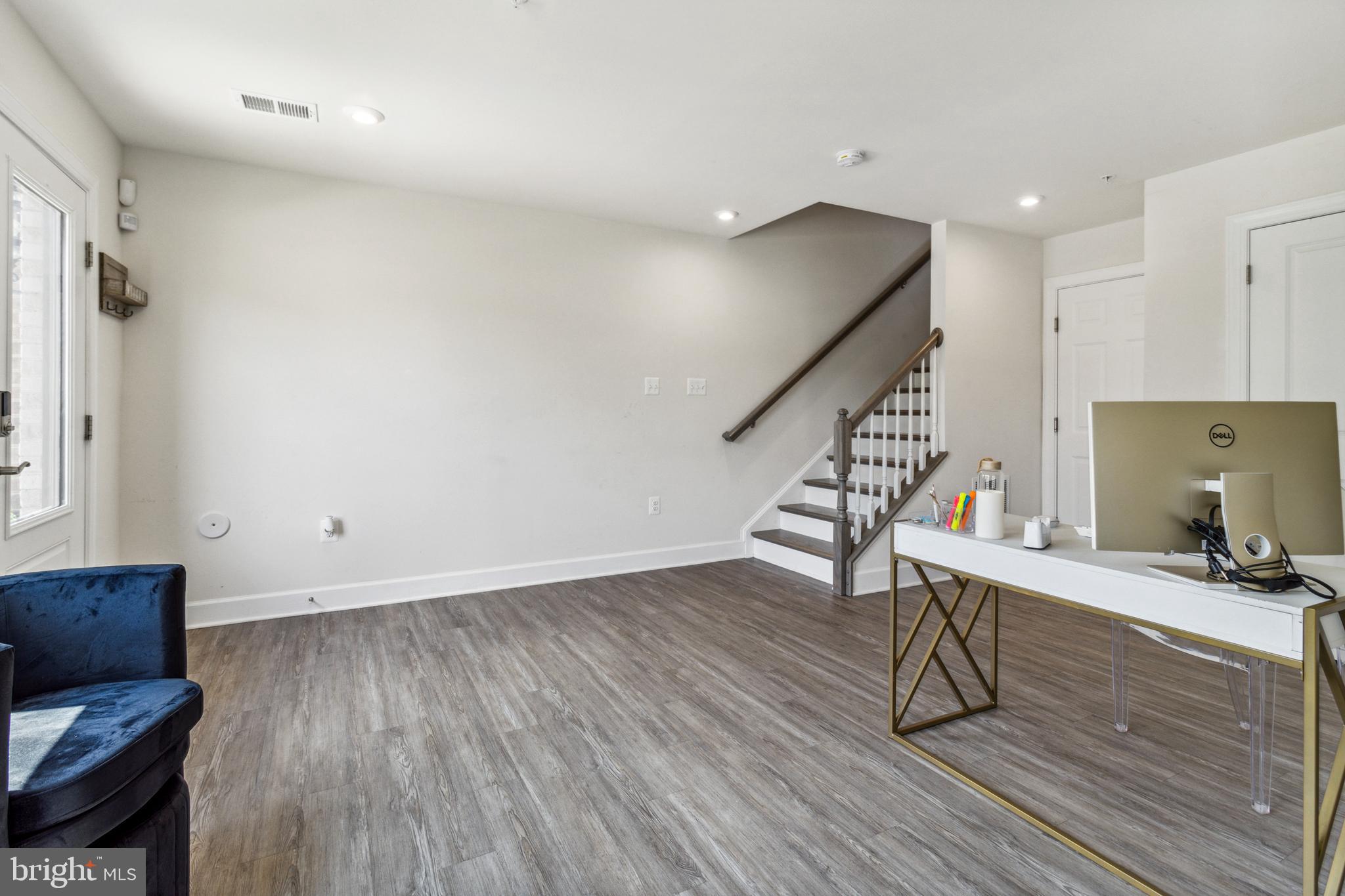 CAPITAL COURT - Residential