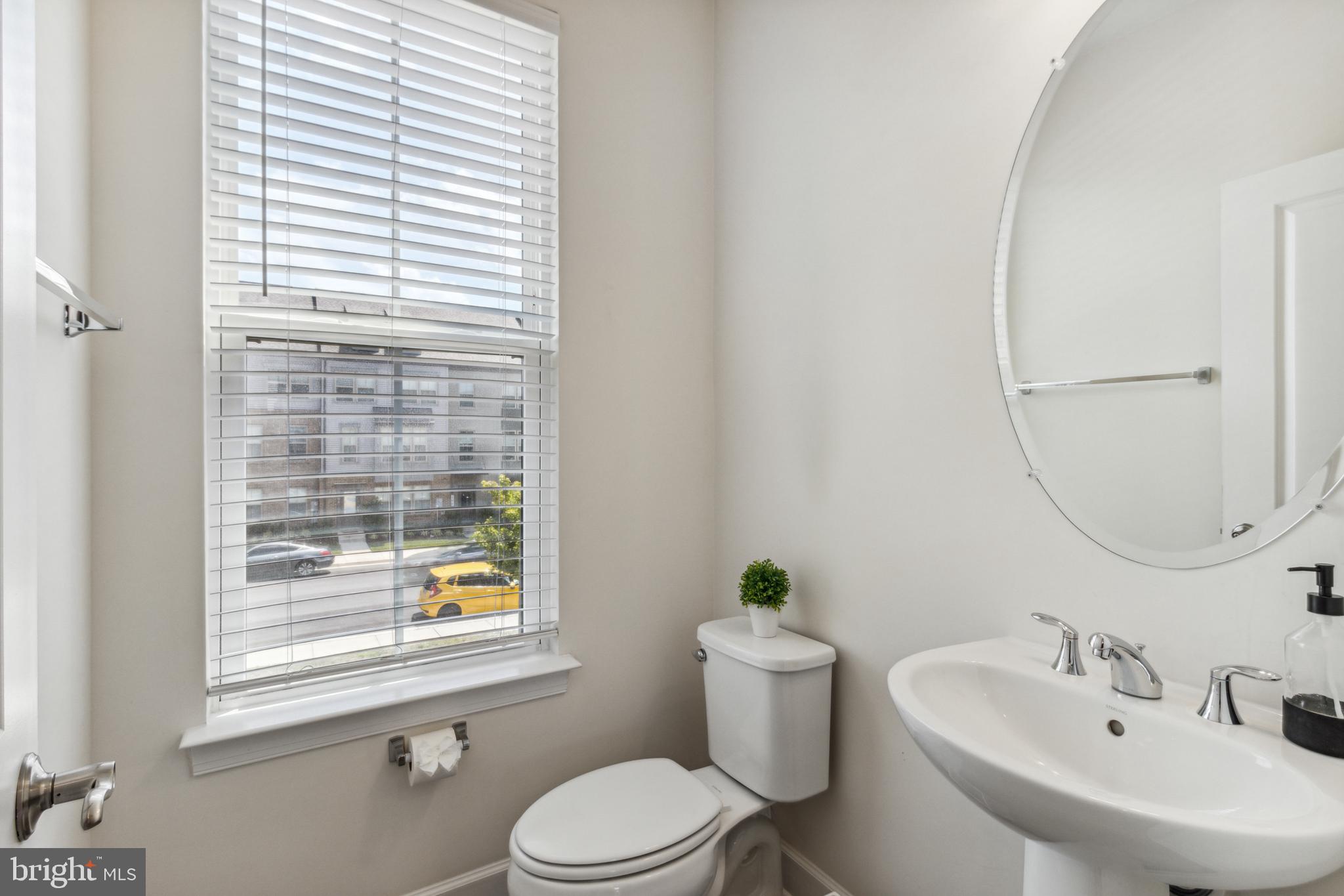 CAPITAL COURT - Residential