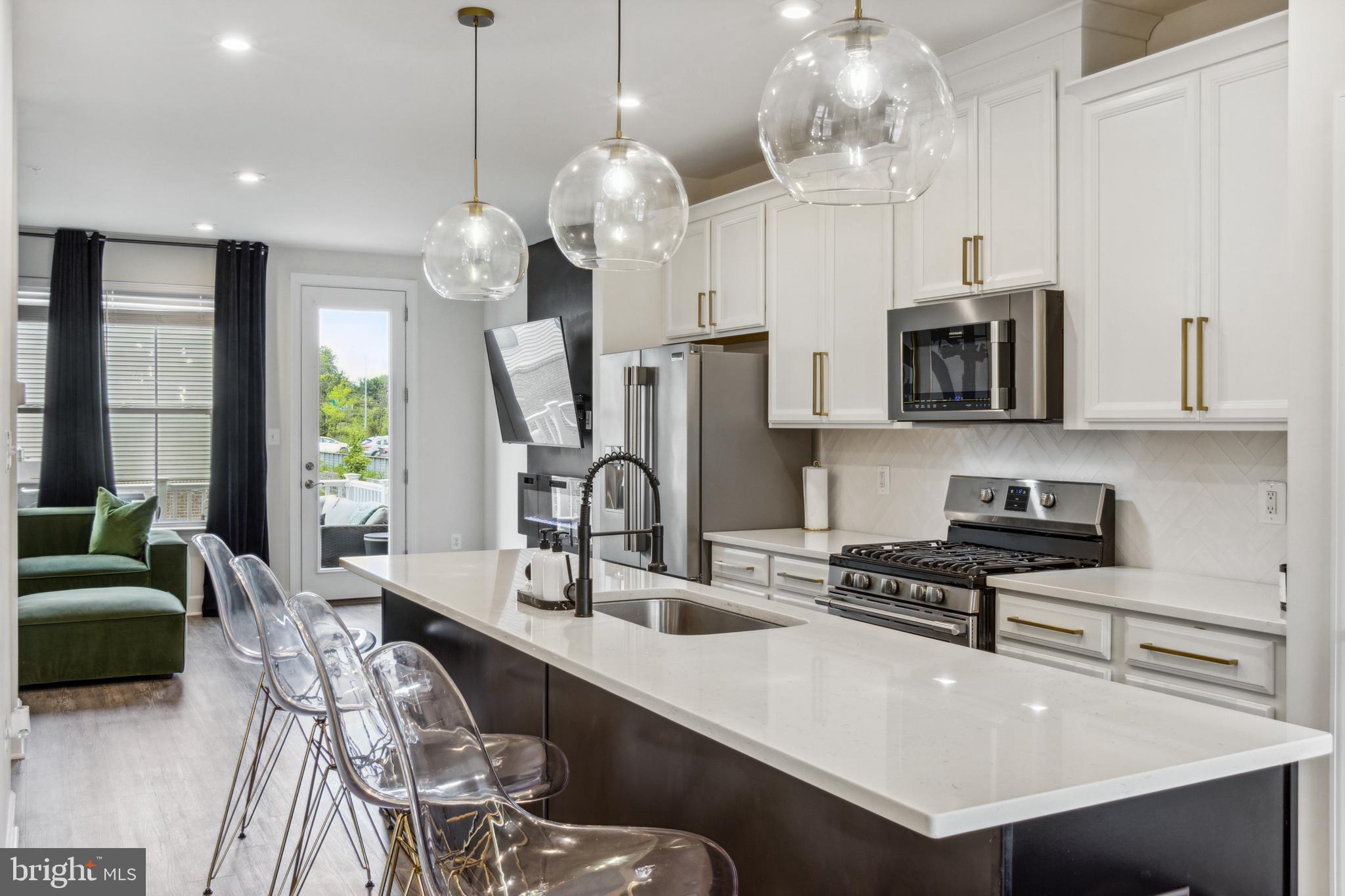 CAPITAL COURT - Residential