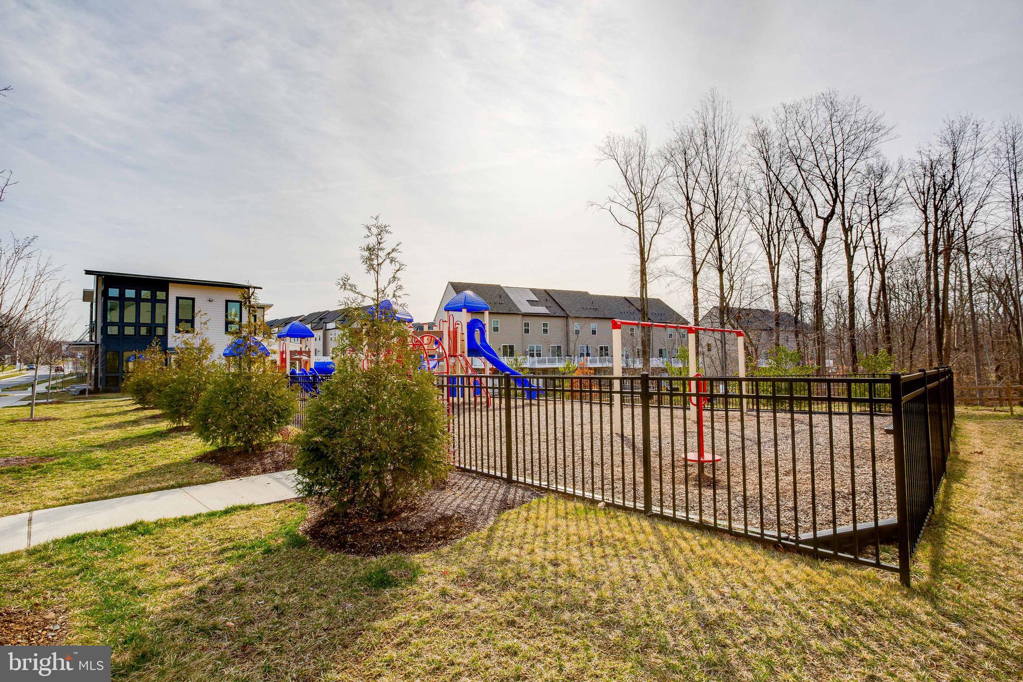 CAPITAL COURT - Residential