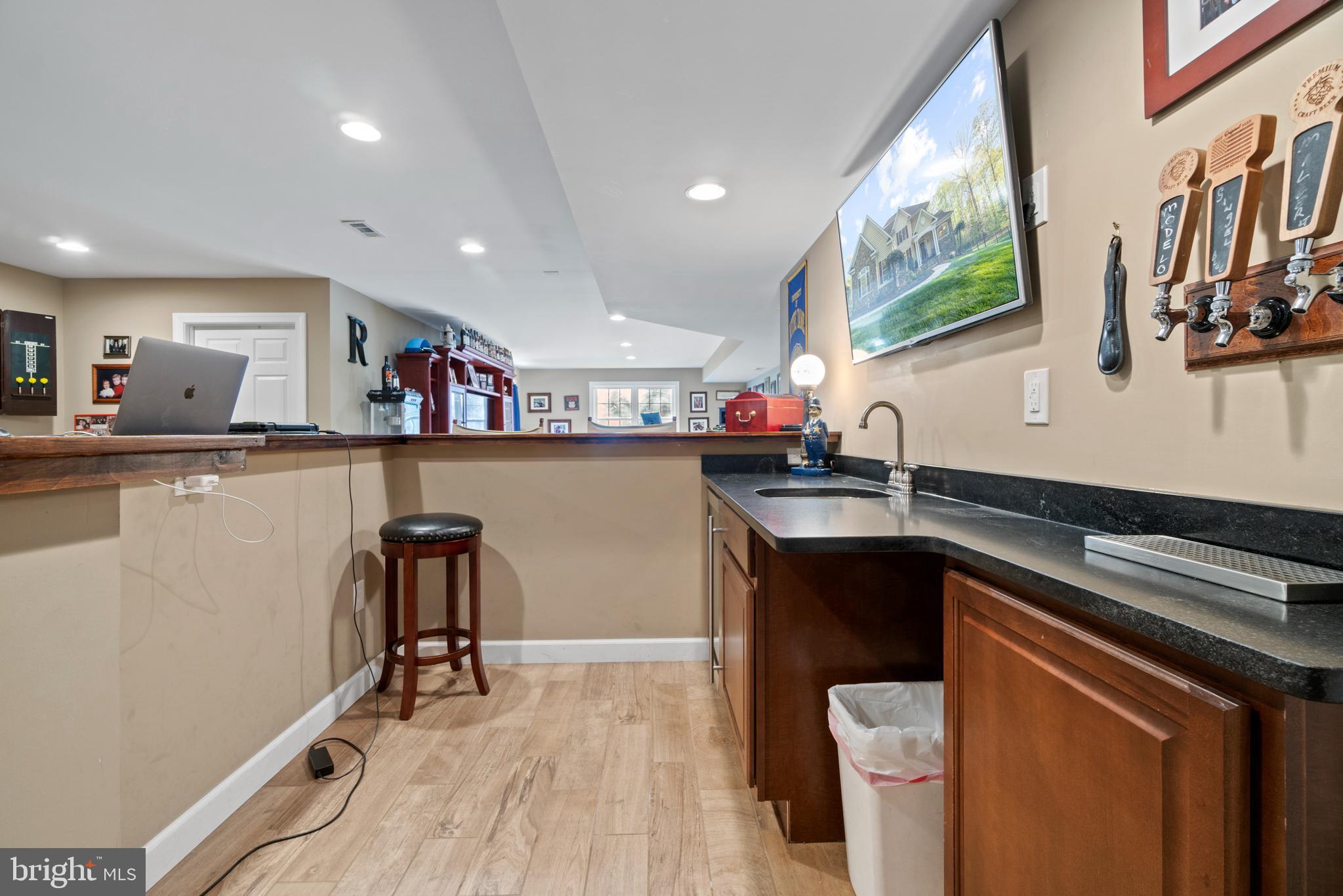 HUNTERS POND - Residential