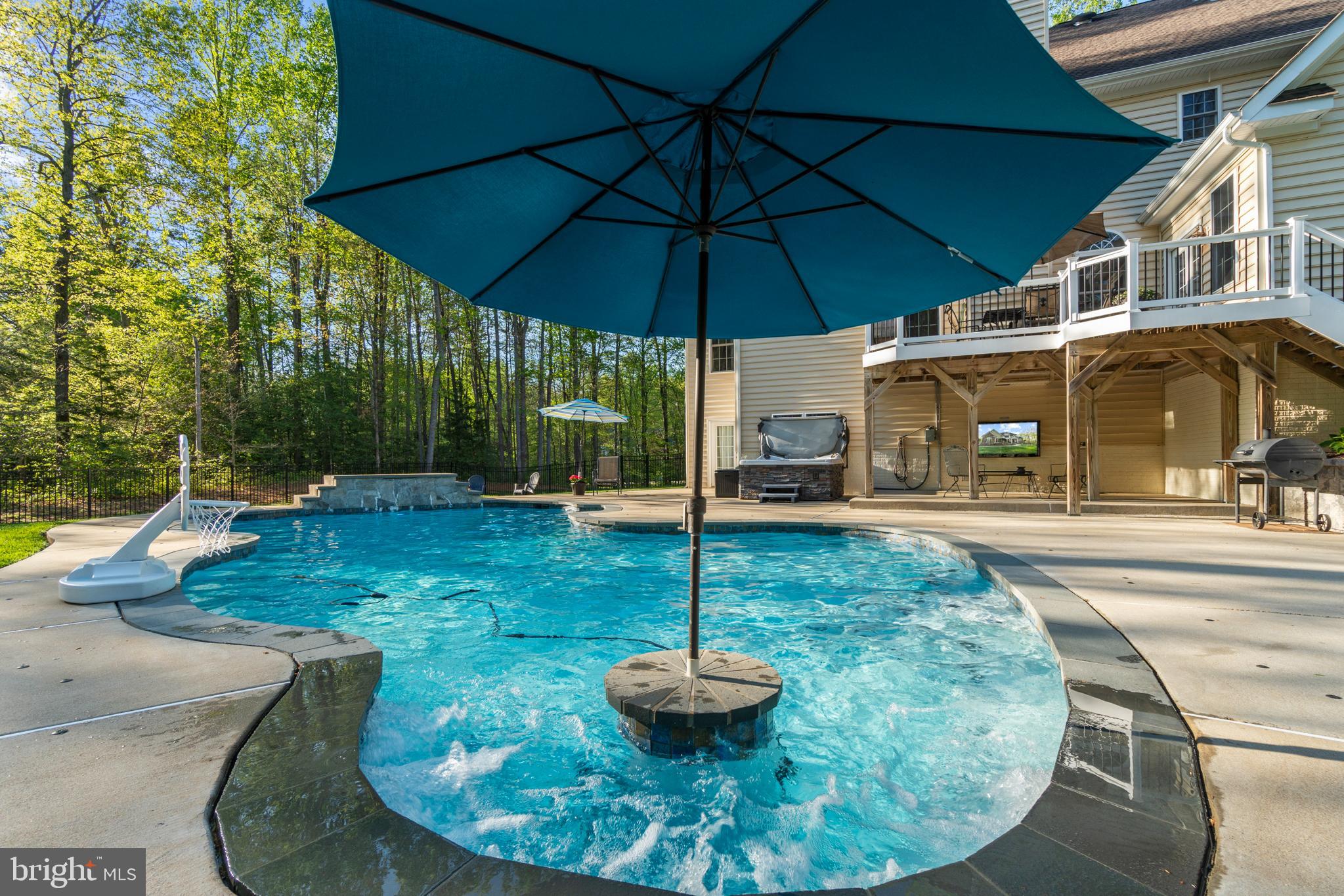 HUNTERS POND - Residential