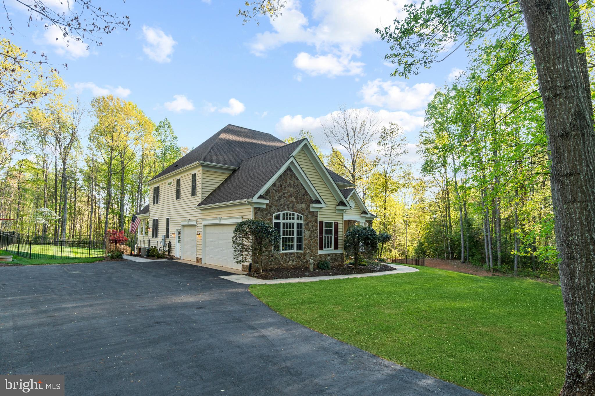 HUNTERS POND - Residential