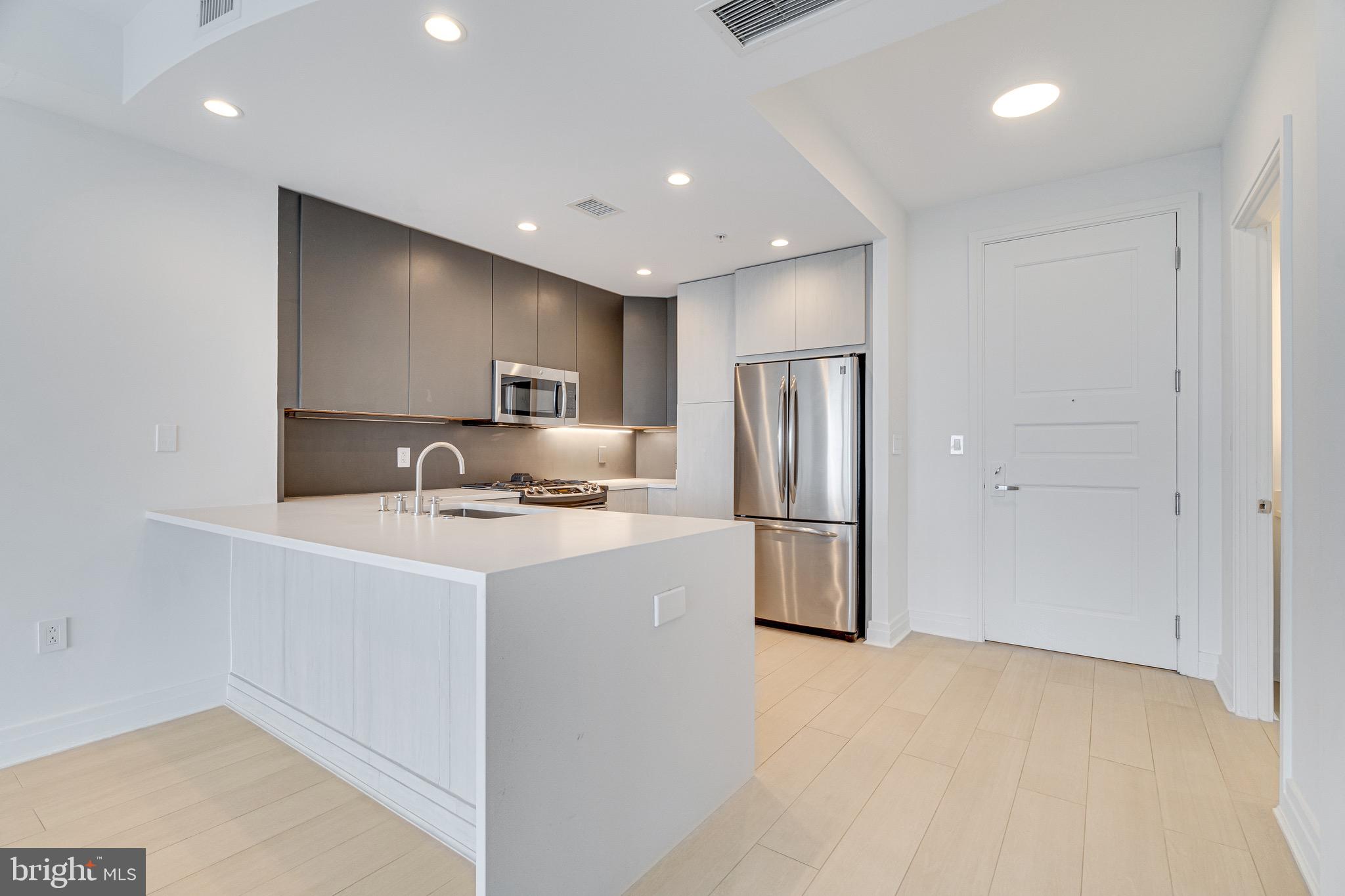 ONE PARK CREST - Residential Lease