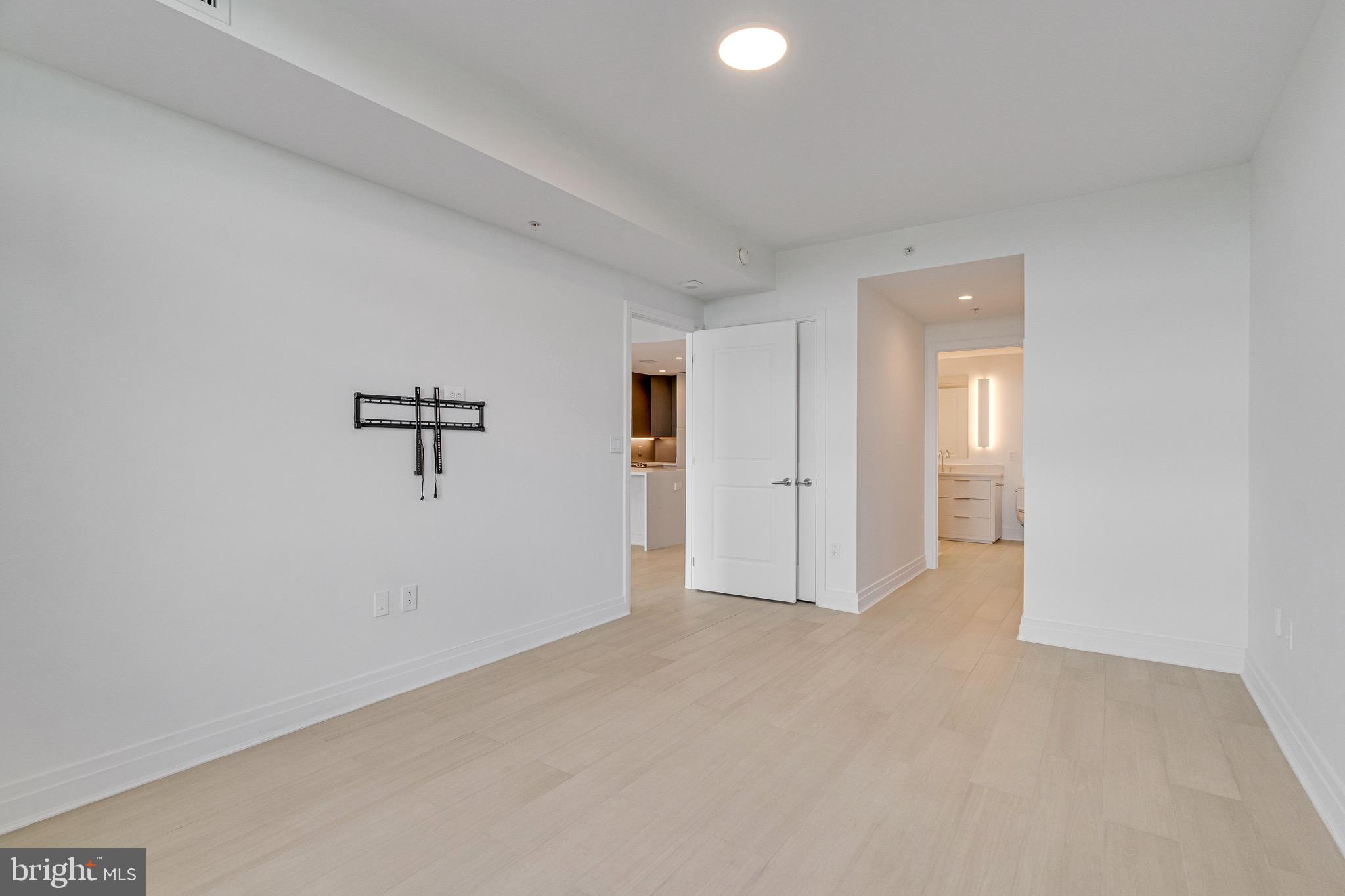 ONE PARK CREST - Residential Lease