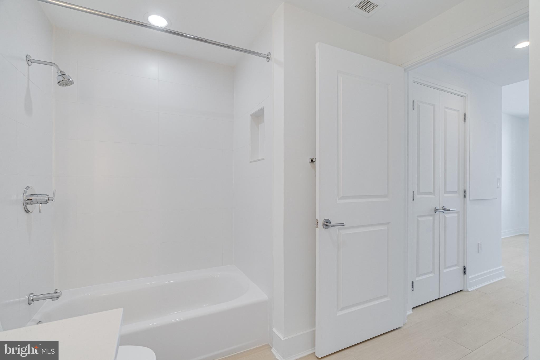 ONE PARK CREST - Residential Lease