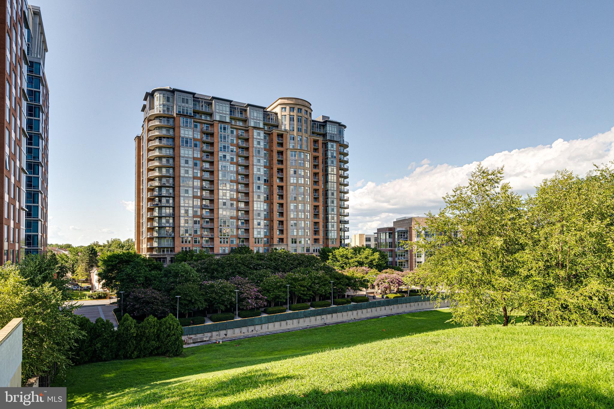 ONE PARK CREST - Residential Lease