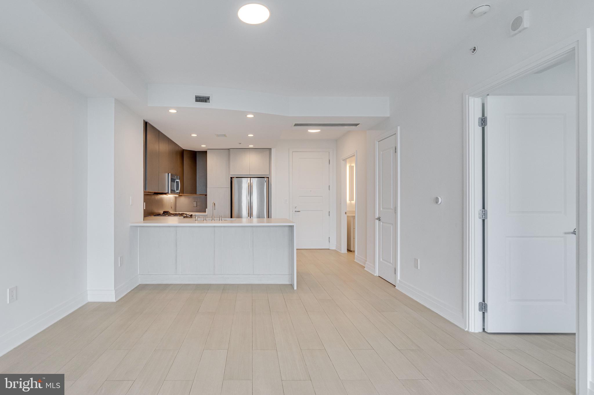 ONE PARK CREST - Residential Lease