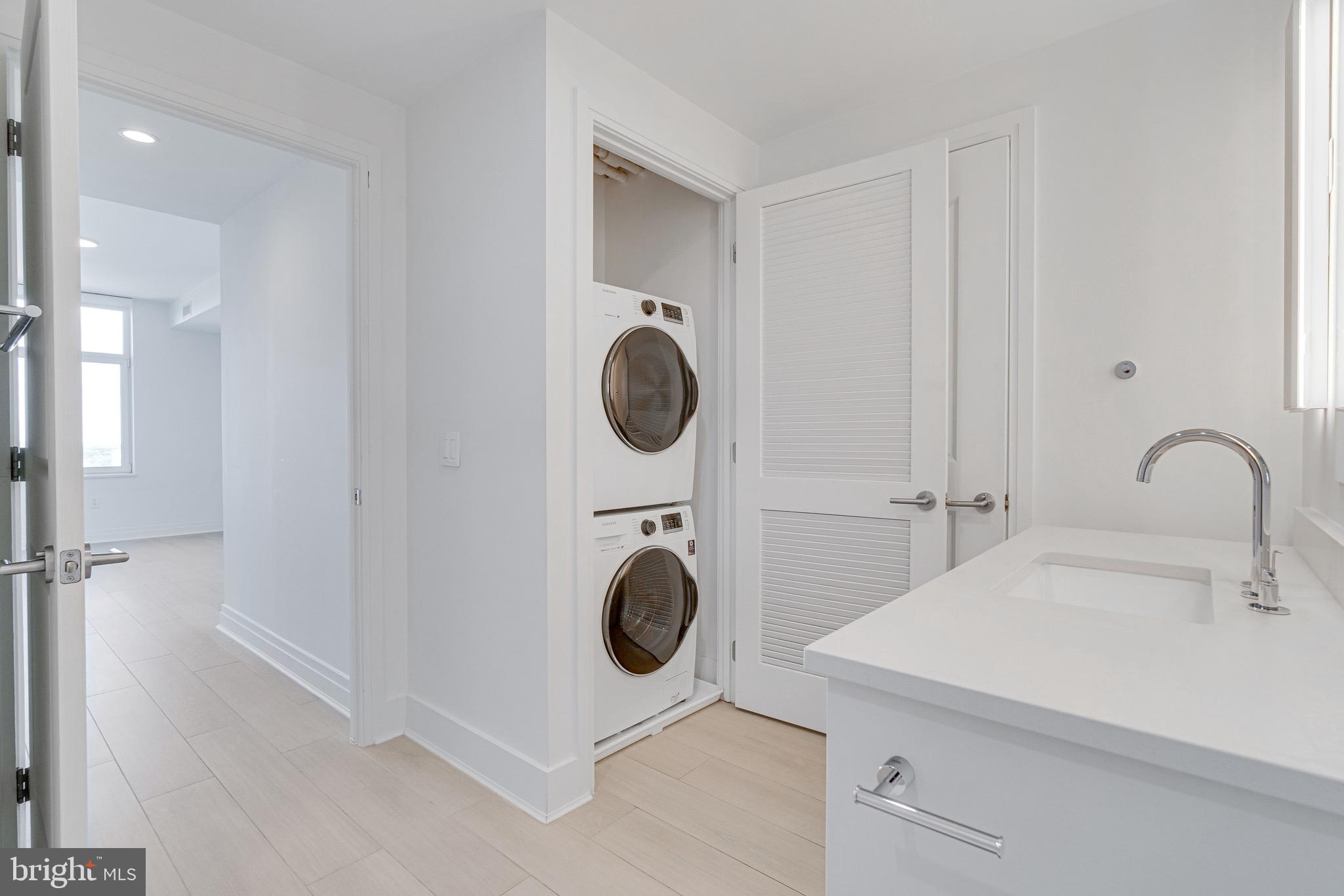 ONE PARK CREST - Residential Lease