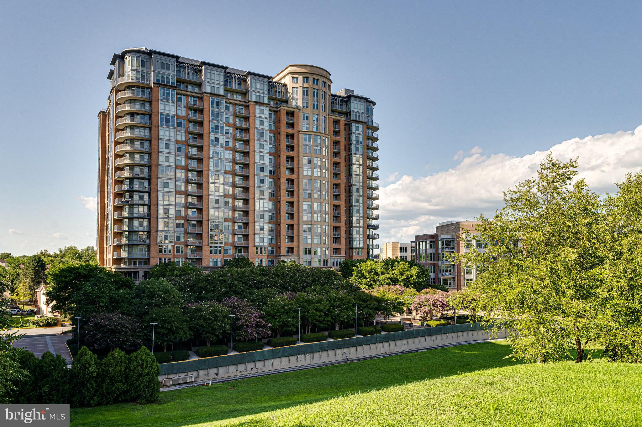 ONE PARK CREST - Residential Lease