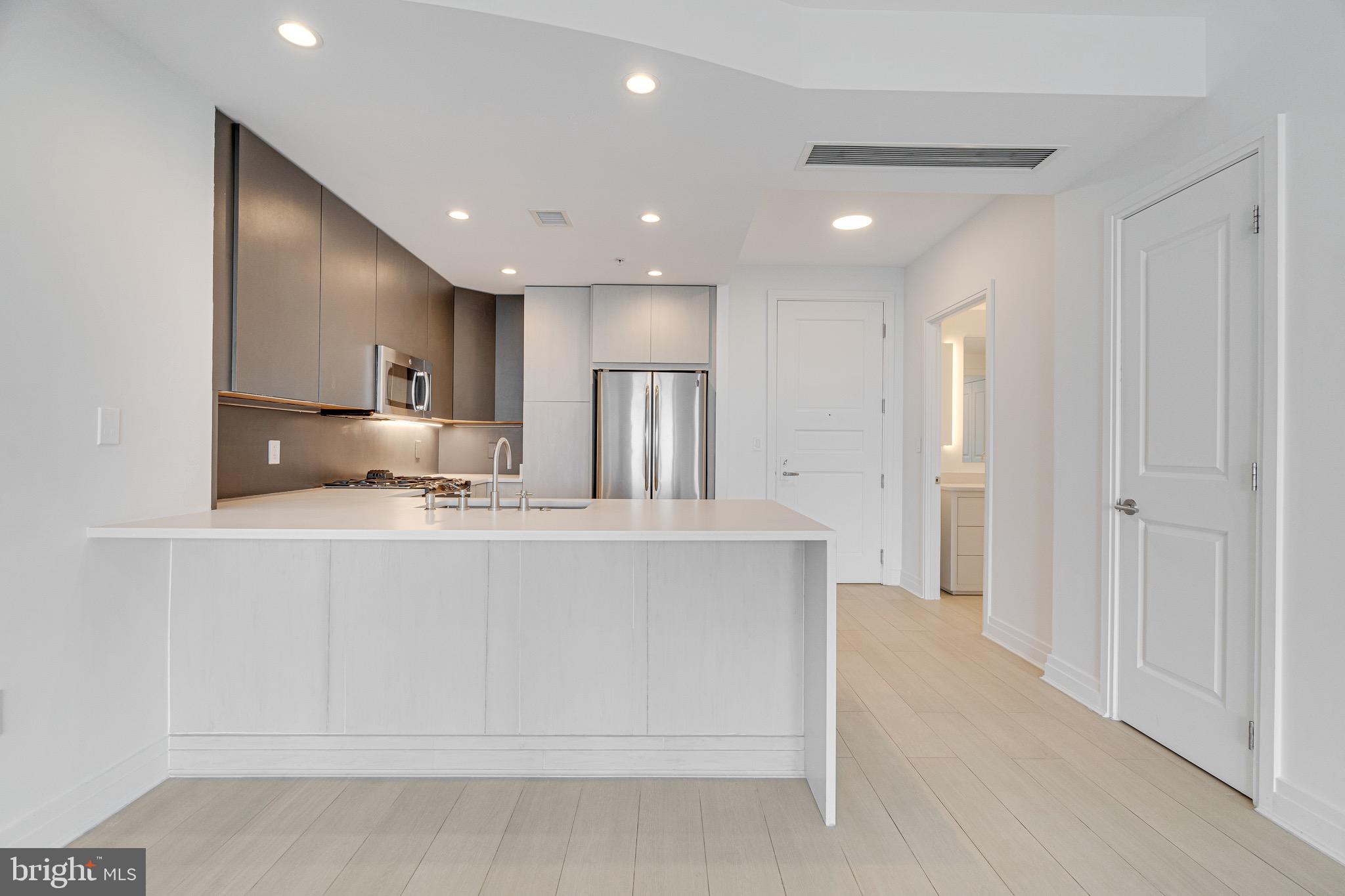 ONE PARK CREST - Residential Lease