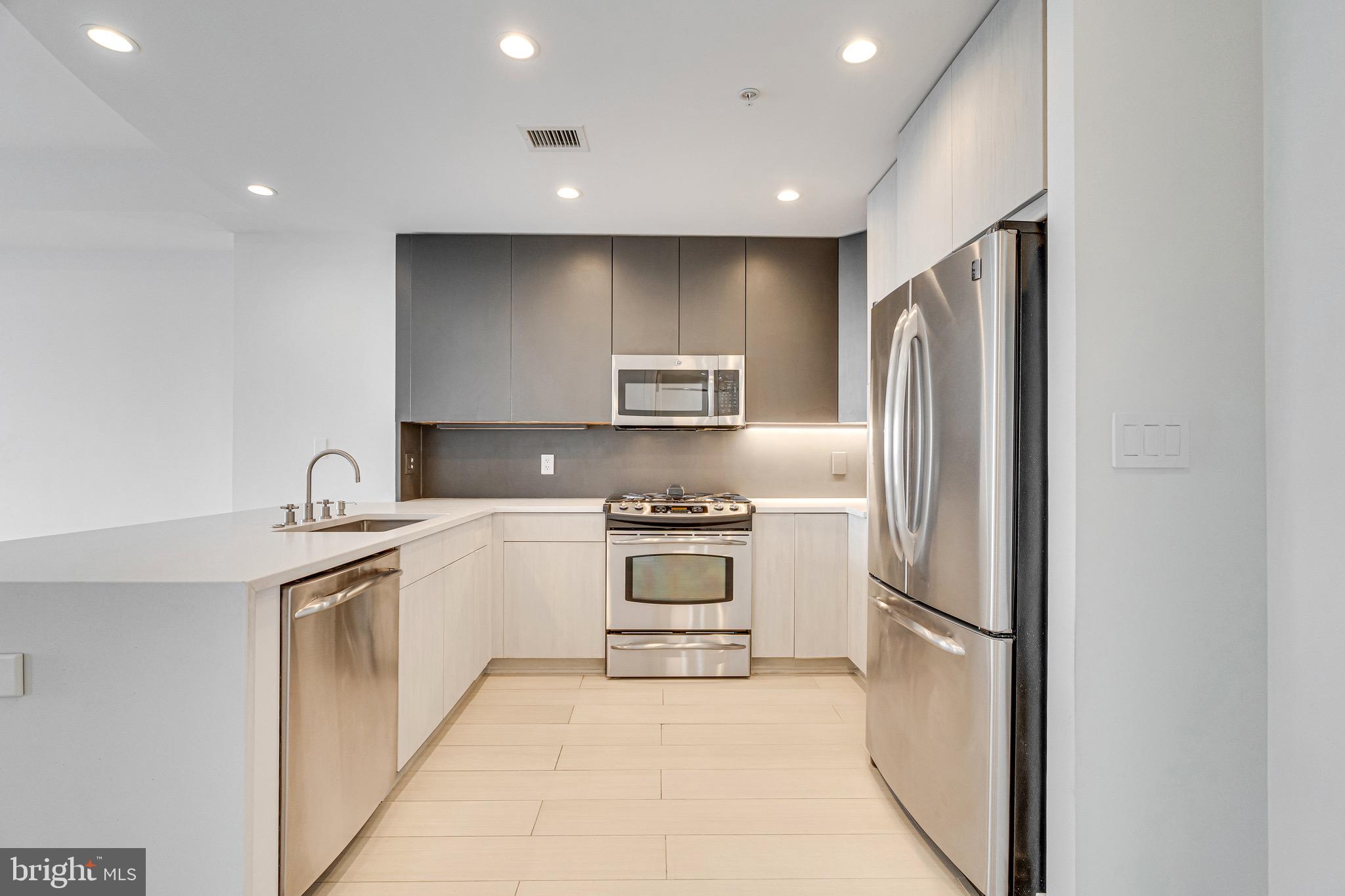 ONE PARK CREST - Residential Lease