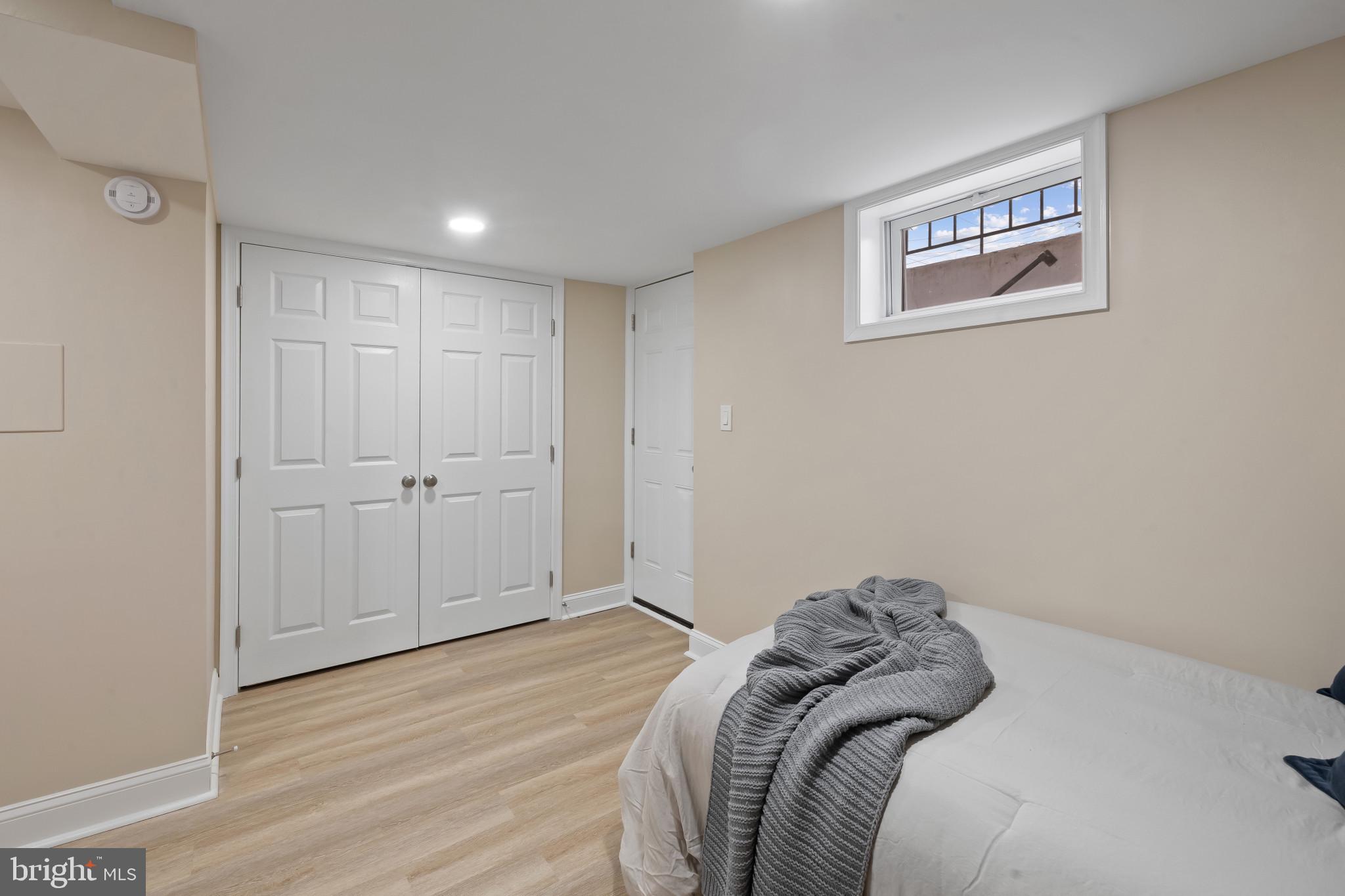 PERRING LOCH - Residential Lease