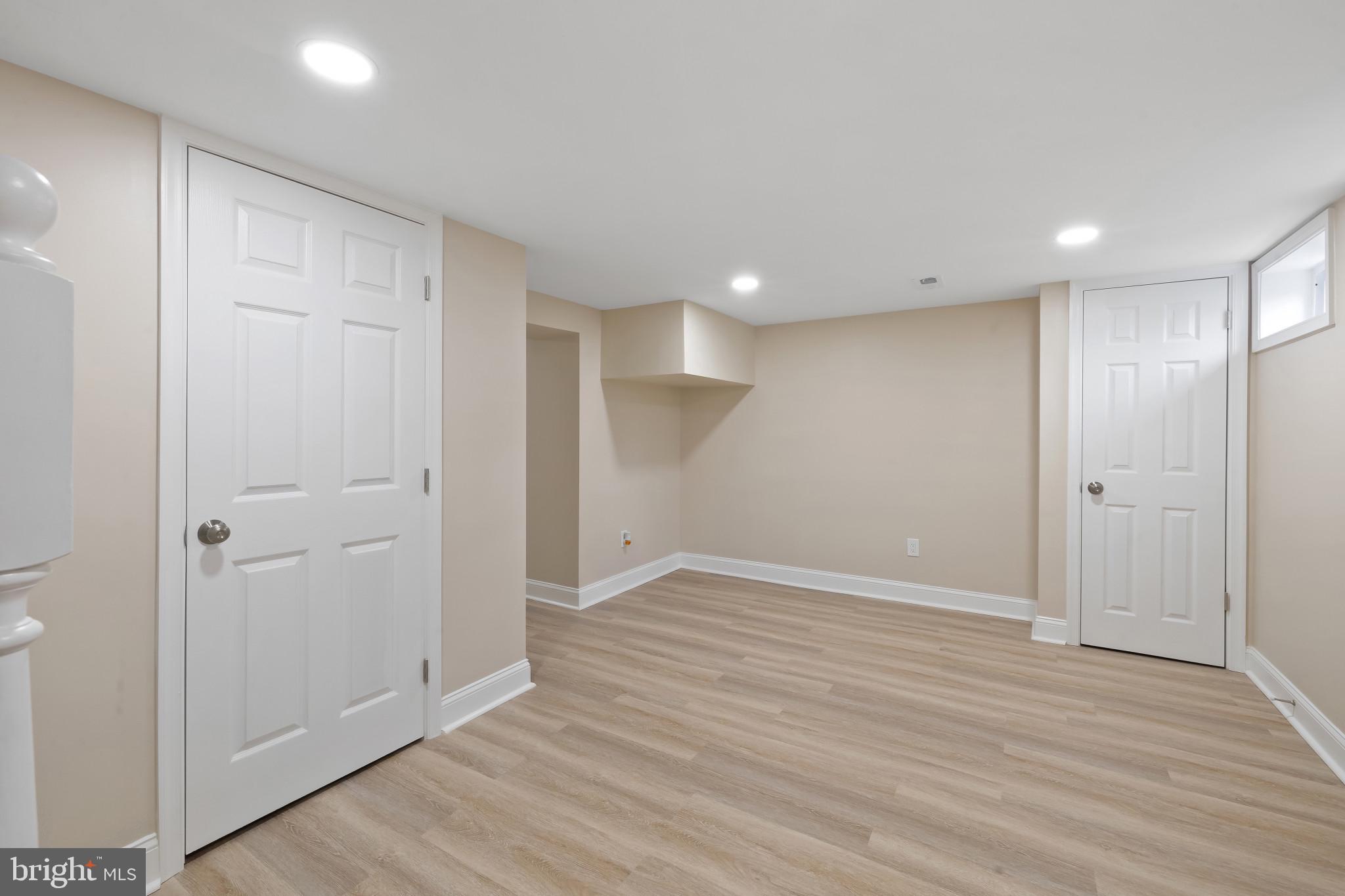 PERRING LOCH - Residential Lease