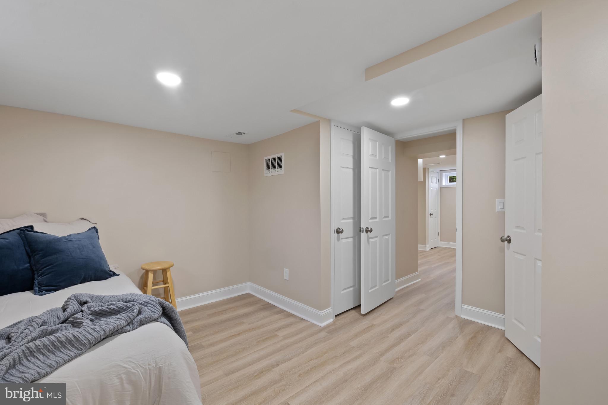 PERRING LOCH - Residential Lease