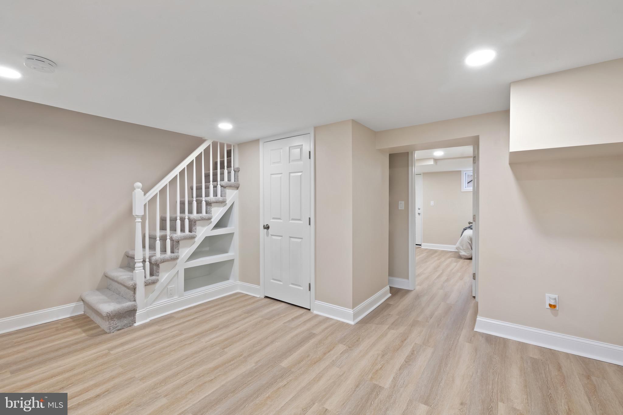 PERRING LOCH - Residential Lease