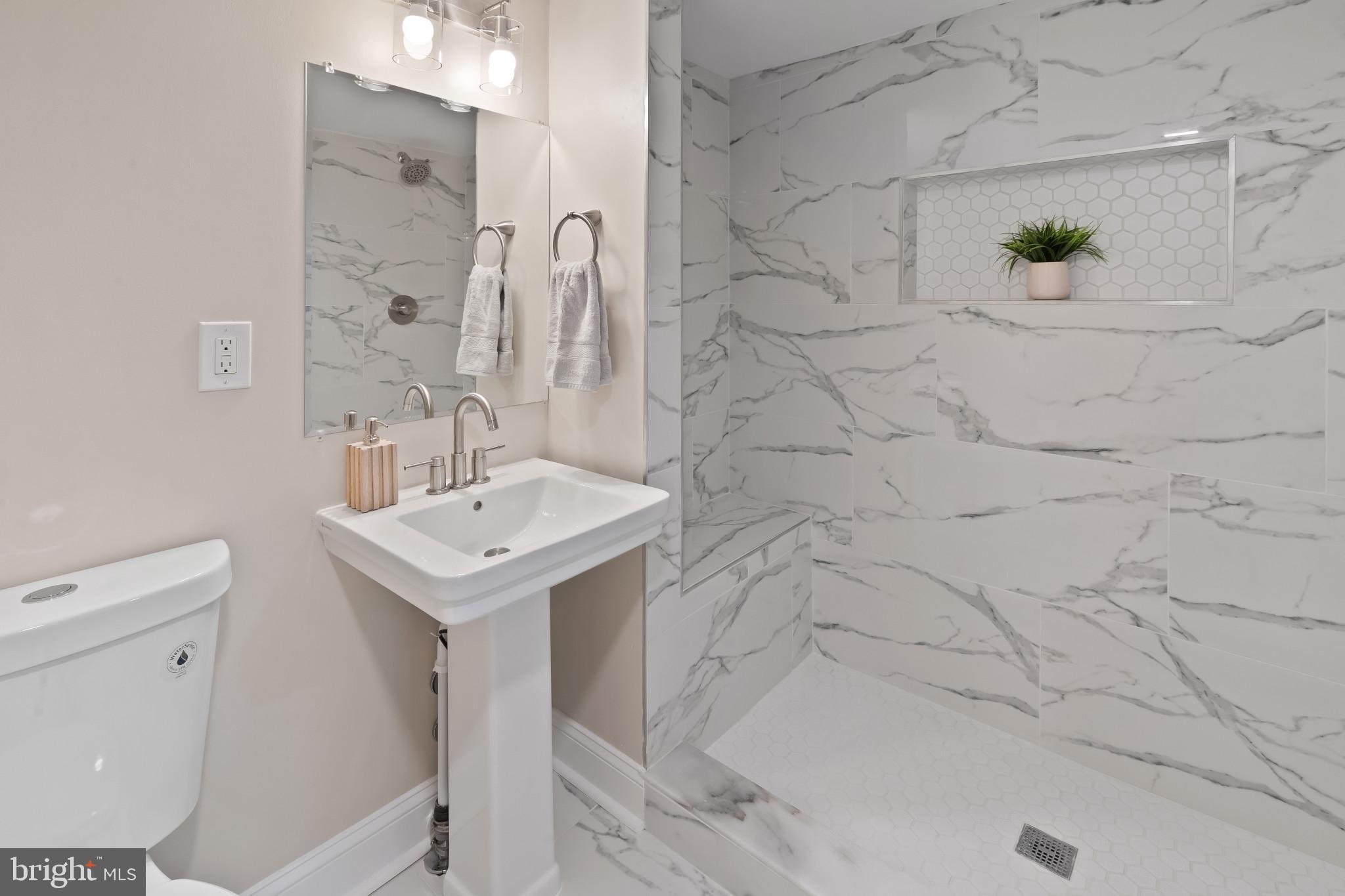 PERRING LOCH - Residential Lease