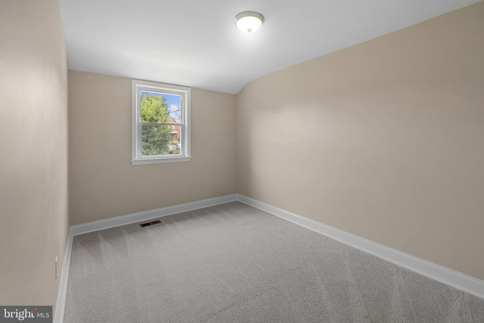 PERRING LOCH - Residential Lease