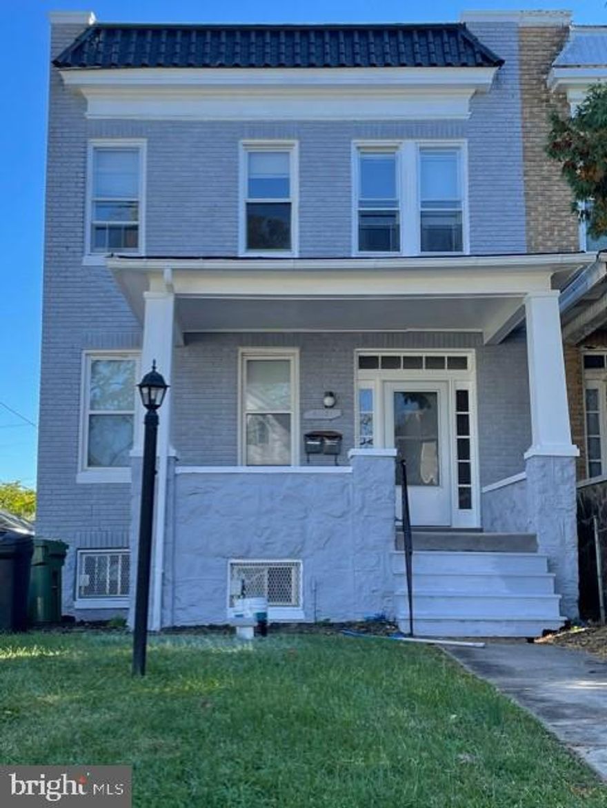 Instant Cash Flow!!  Solid 2-unit property in the Forest Park neighborhood.  Each unit has 2 bedrooms/1 bath.  First floor unit is occupied @ $700 per month.  Tenant has been there for 15 years and would like to stay.  Second Floor unit is vacant.  Updated kitchens in both units.  Property has potential for additional income, possible 3rd unit in the basement.  Separate meters/utilities.  Tenant pays all utilities and water. 
 Large rear yard with 2 car parking pad.  Second floor unit can be shown at anytime.  First floor unit requires appointment for serious buyers only (24 hour notice required).  Down the street from Forest Park Golf Course.  Perfect for AirBnB.  Property being sold As-Is.