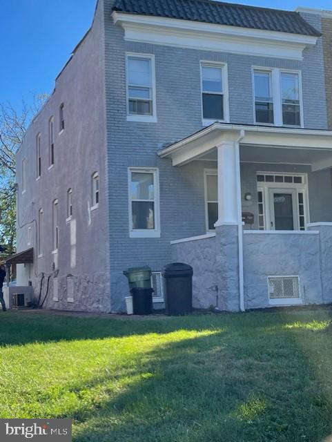 Main image without alt text