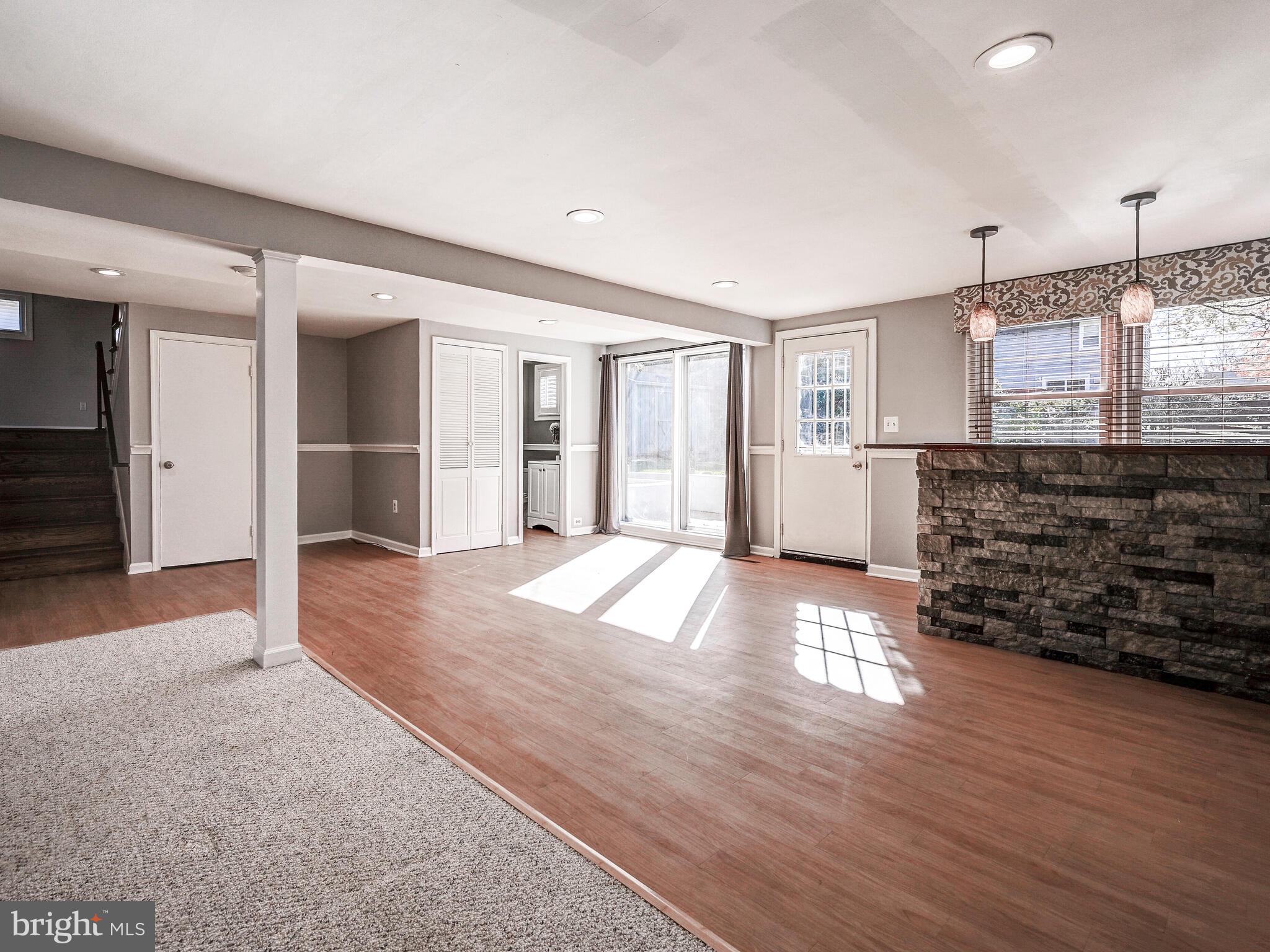 DULANEY VILLAGE - Residential