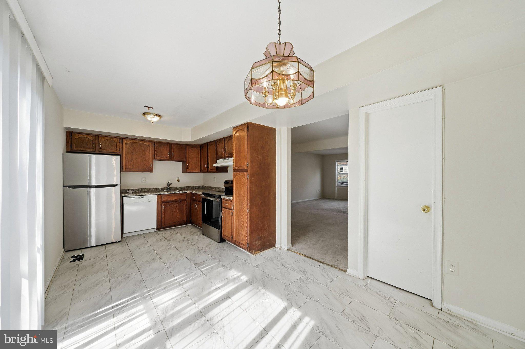 457 STERNWHEELER COURT