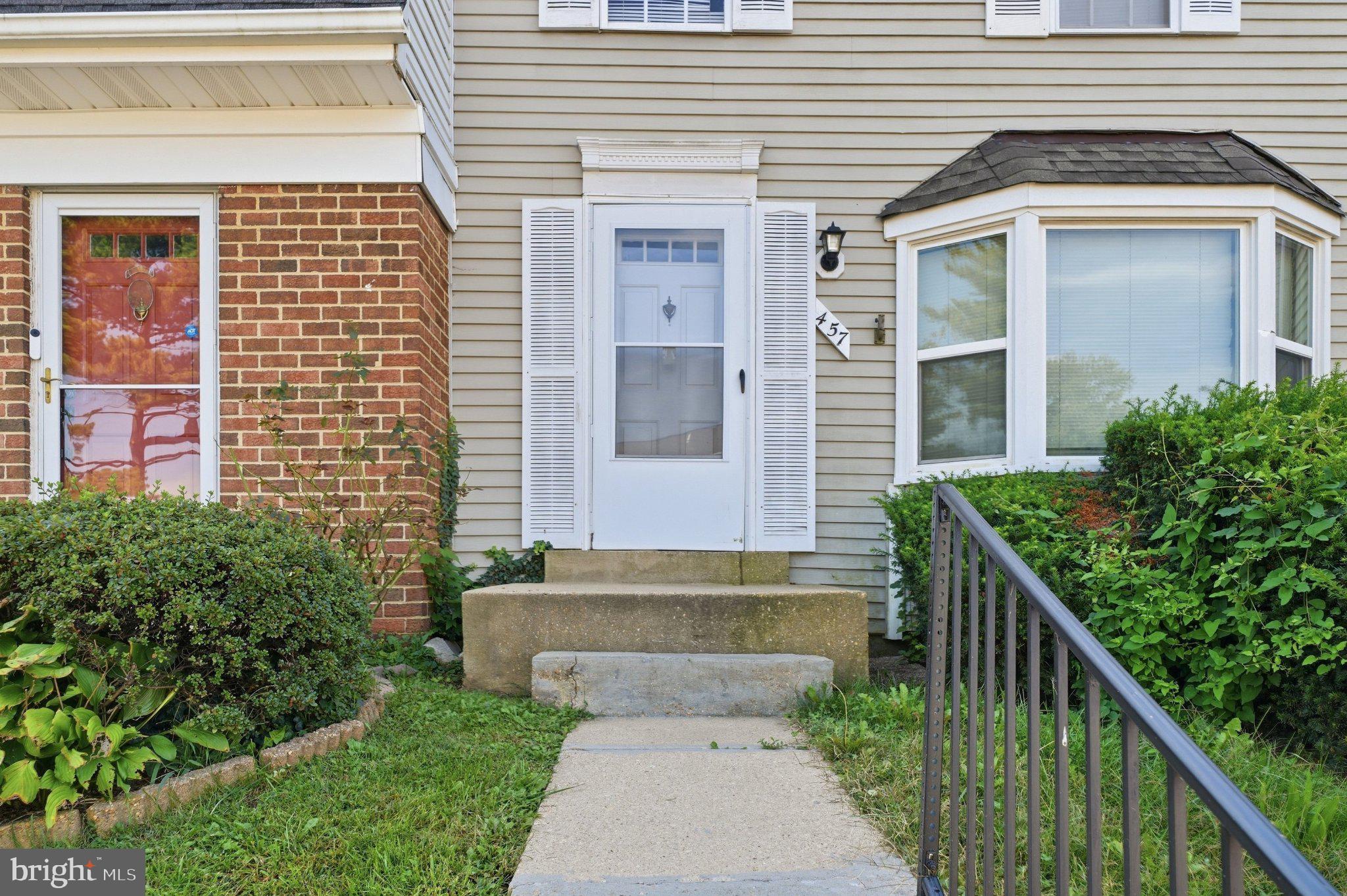457 STERNWHEELER COURT