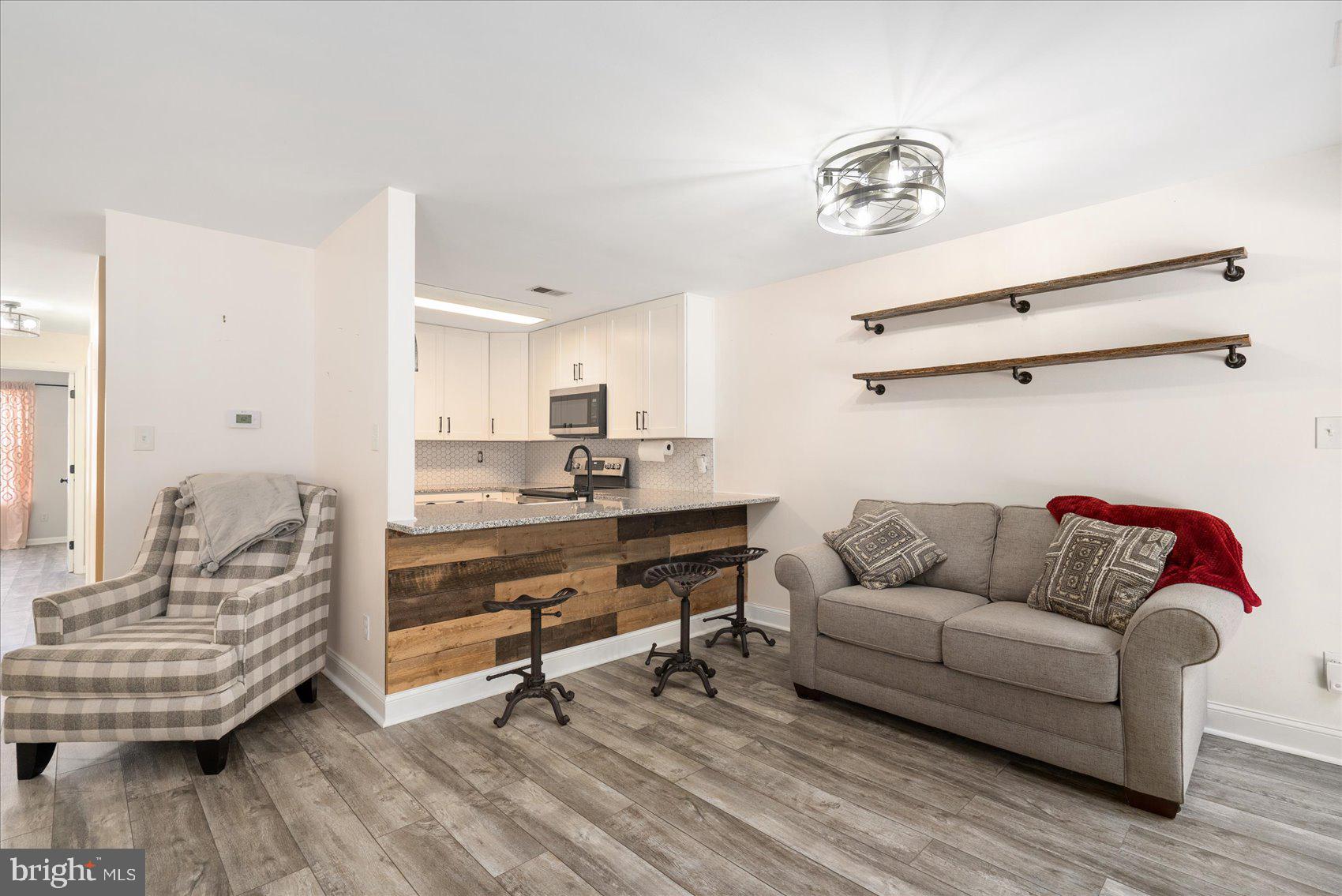 RIVERSIDE - Residential Lease