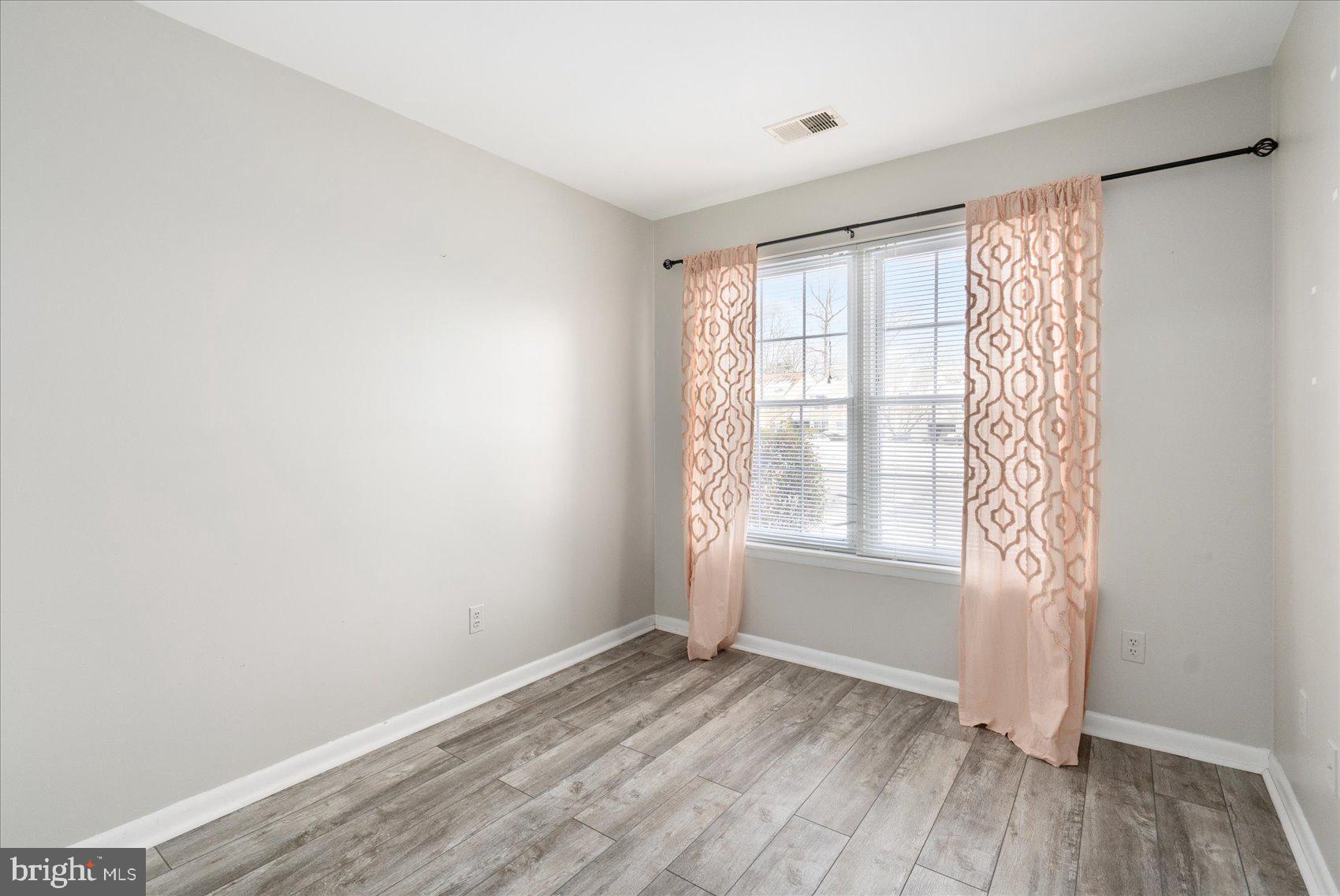 RIVERSIDE - Residential Lease