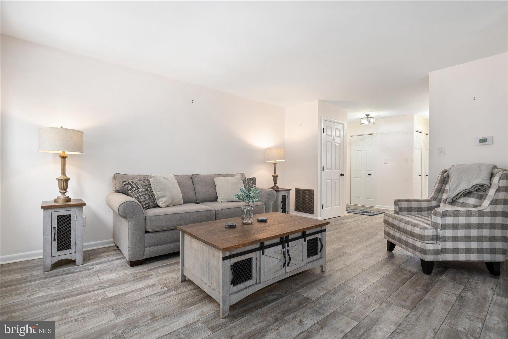 RIVERSIDE - Residential Lease