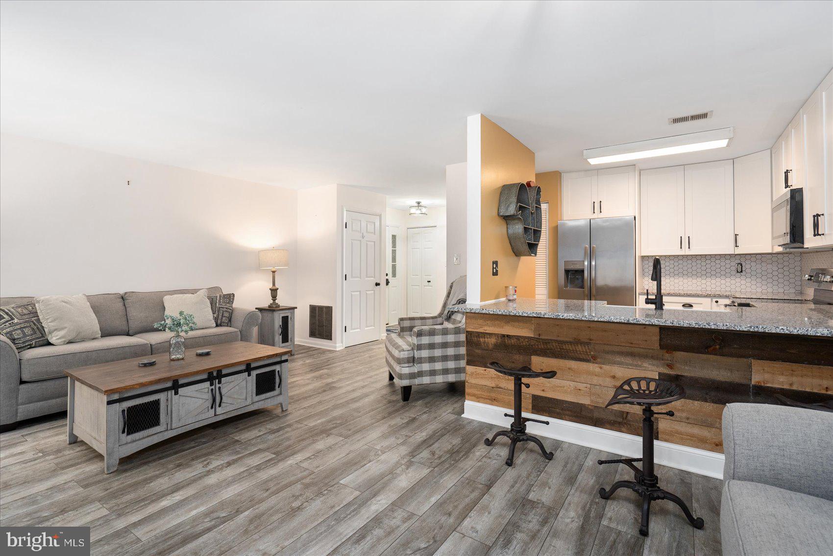 RIVERSIDE - Residential Lease