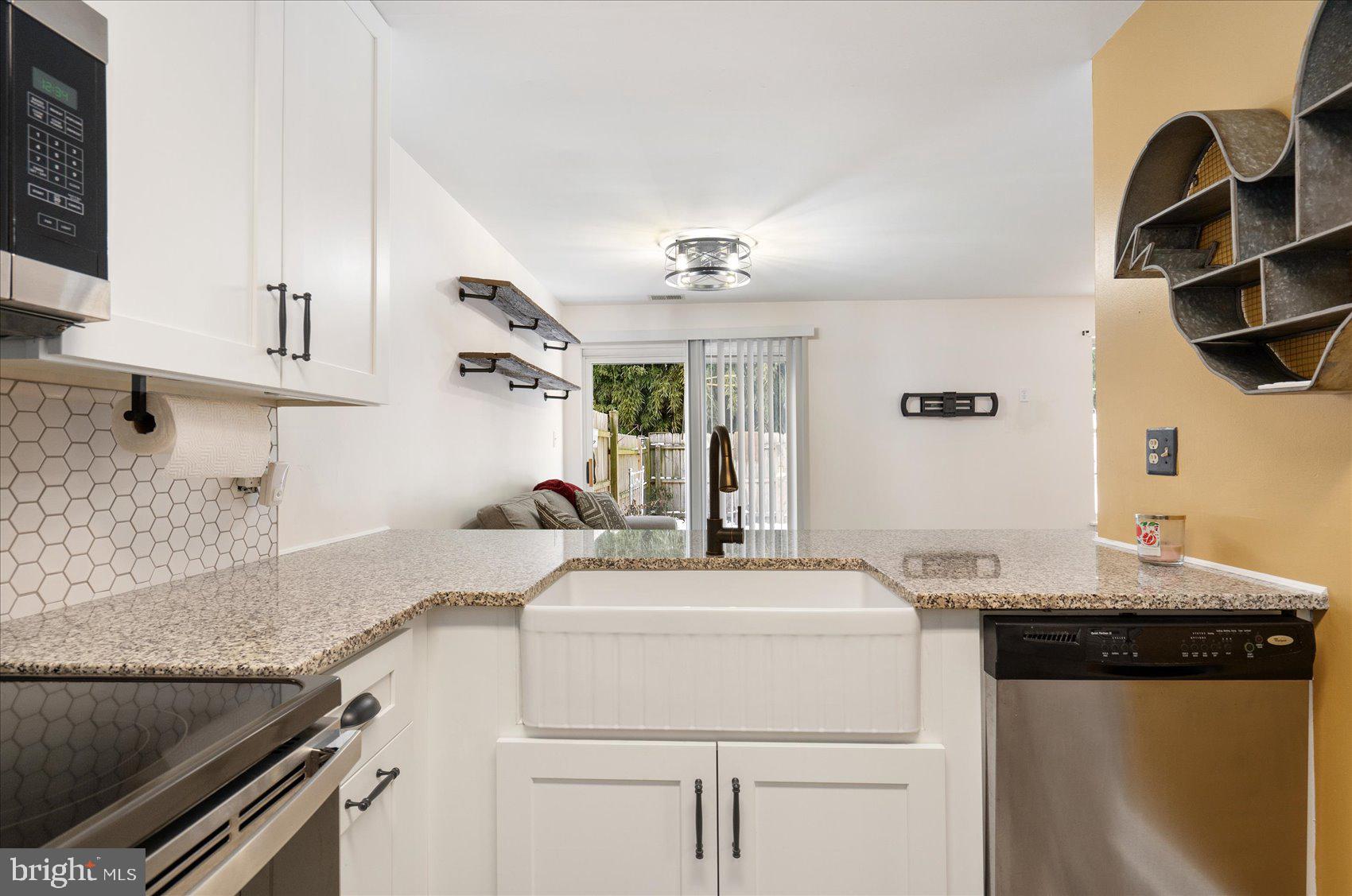 RIVERSIDE - Residential Lease