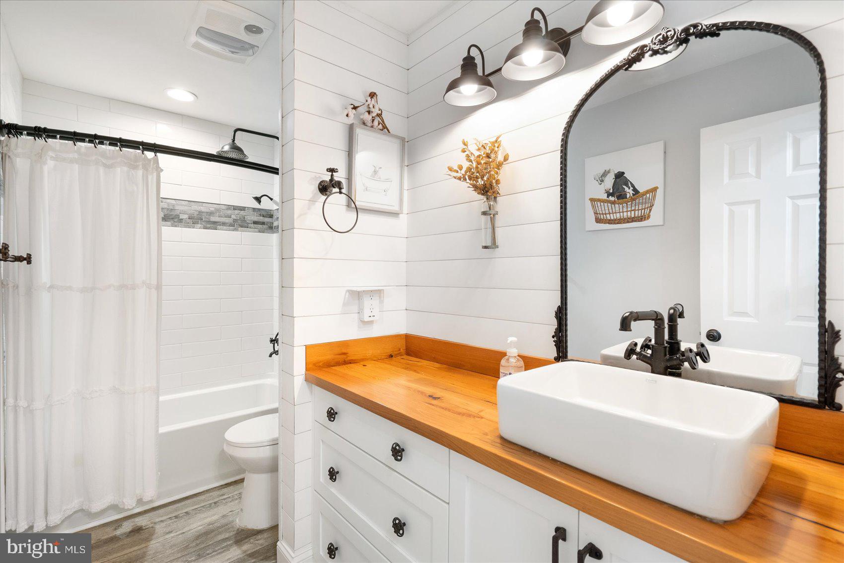 RIVERSIDE - Residential Lease