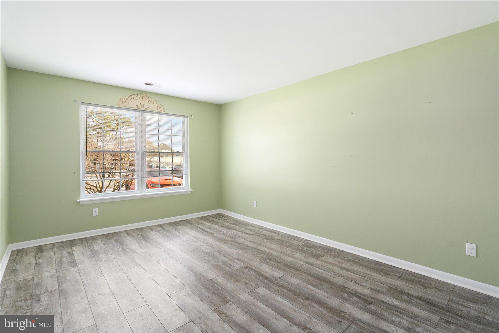 RIVERSIDE - Residential Lease