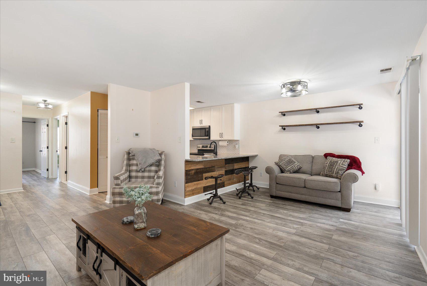 RIVERSIDE - Residential Lease