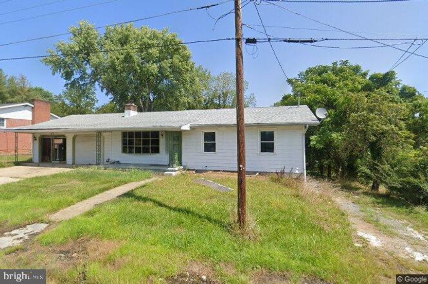 This is a 2 bedroom 1 bathroom basement apartment in historic Harpers Ferry. NOT the whole house. The location is also perfect for commuters being so close to 340. Applicants must pass a criminal, credit and eviction check. No pets or smoking allowed. Tenant is responsible to pay trash and electric.