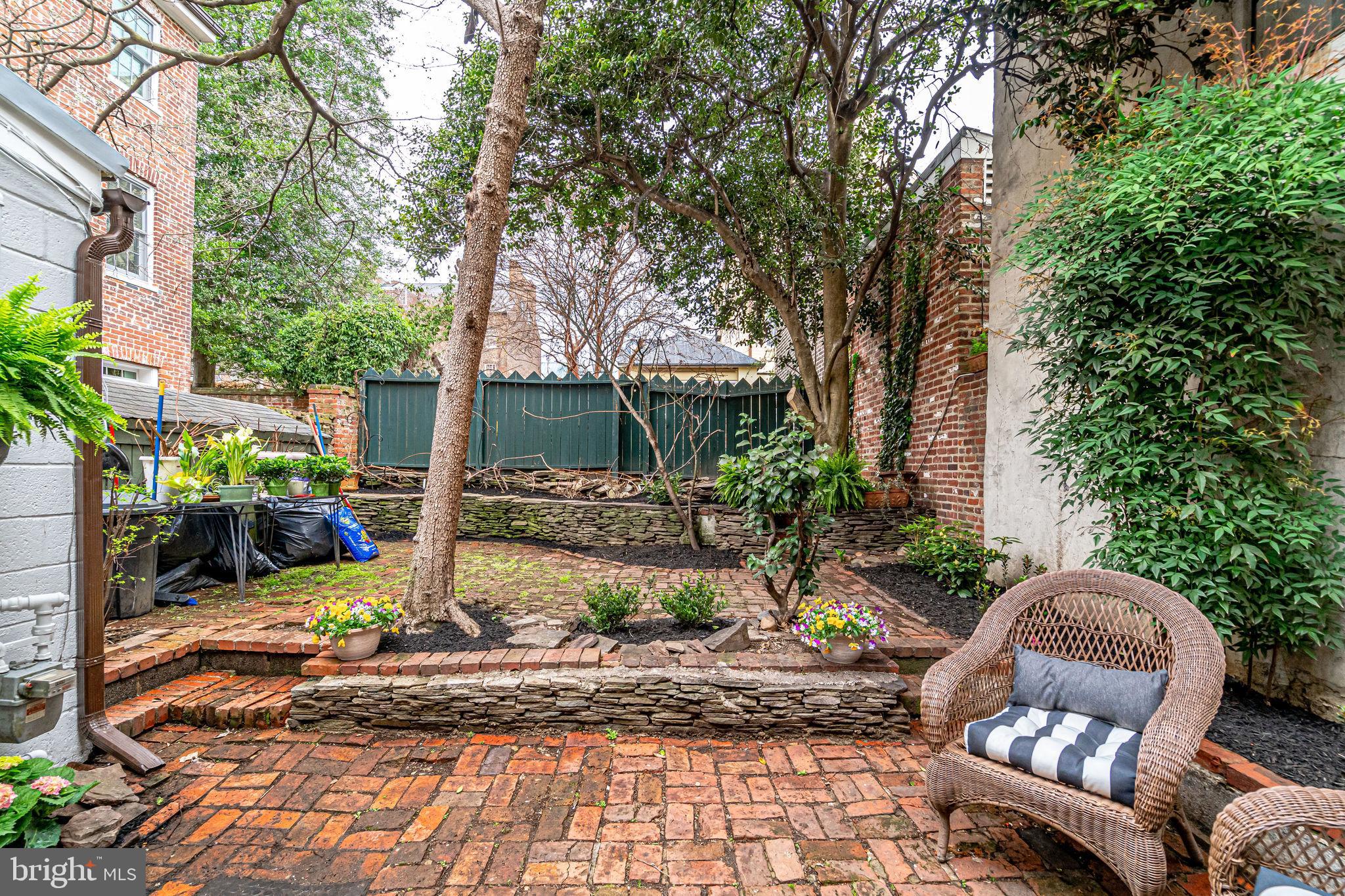 OLD TOWN ALEXANDRIA - Residential