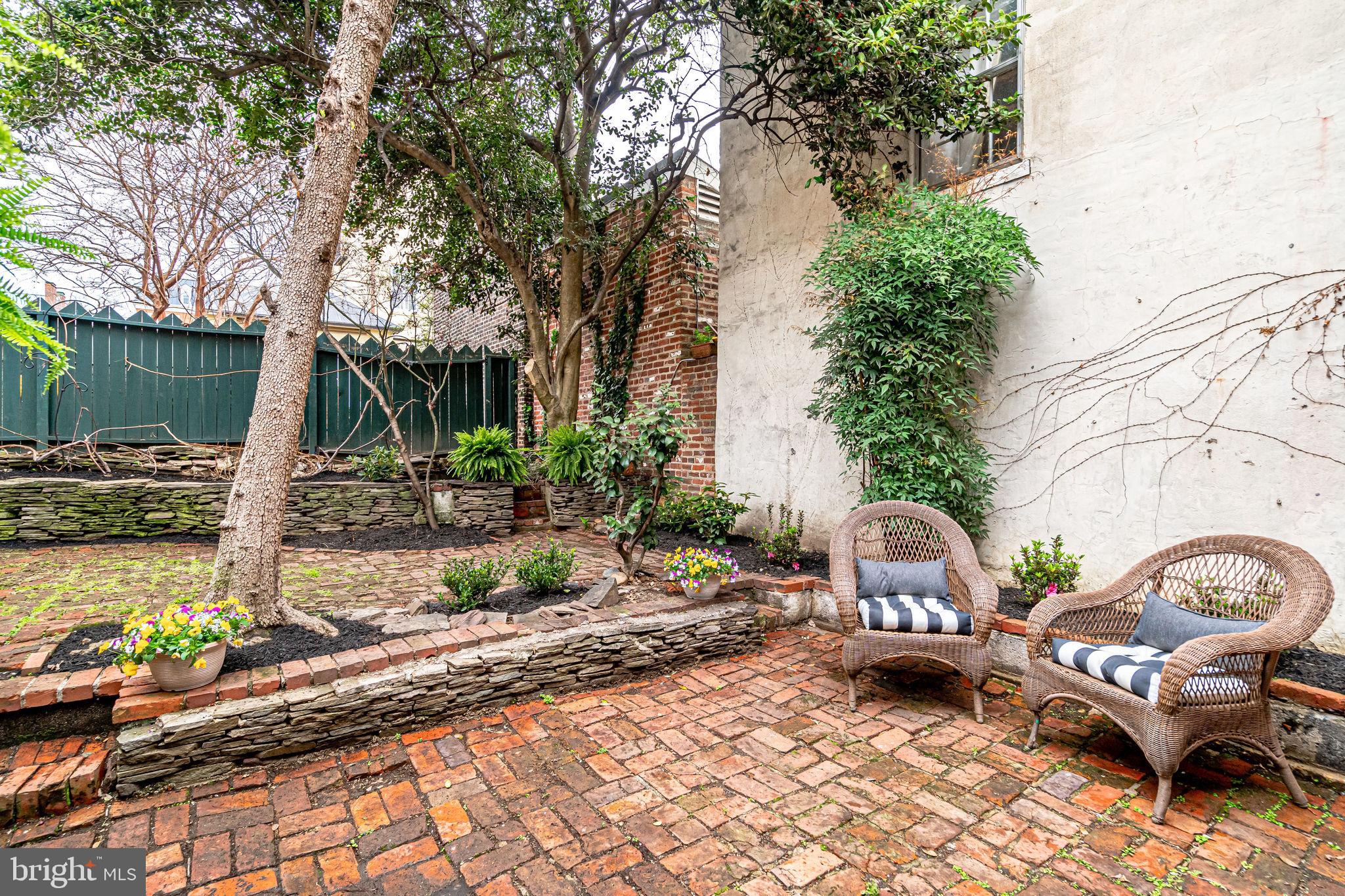 OLD TOWN ALEXANDRIA - Residential