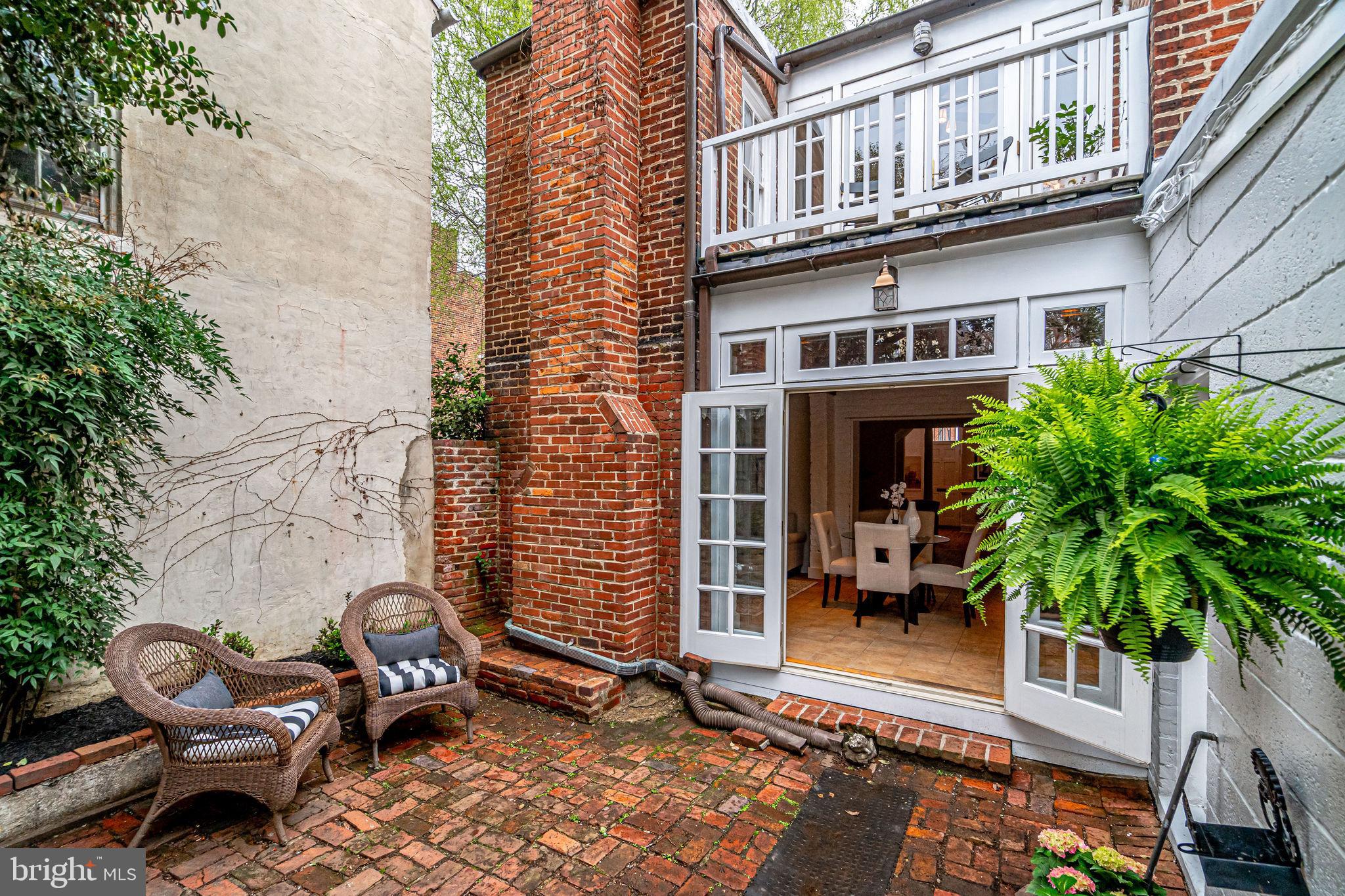 OLD TOWN ALEXANDRIA - Residential