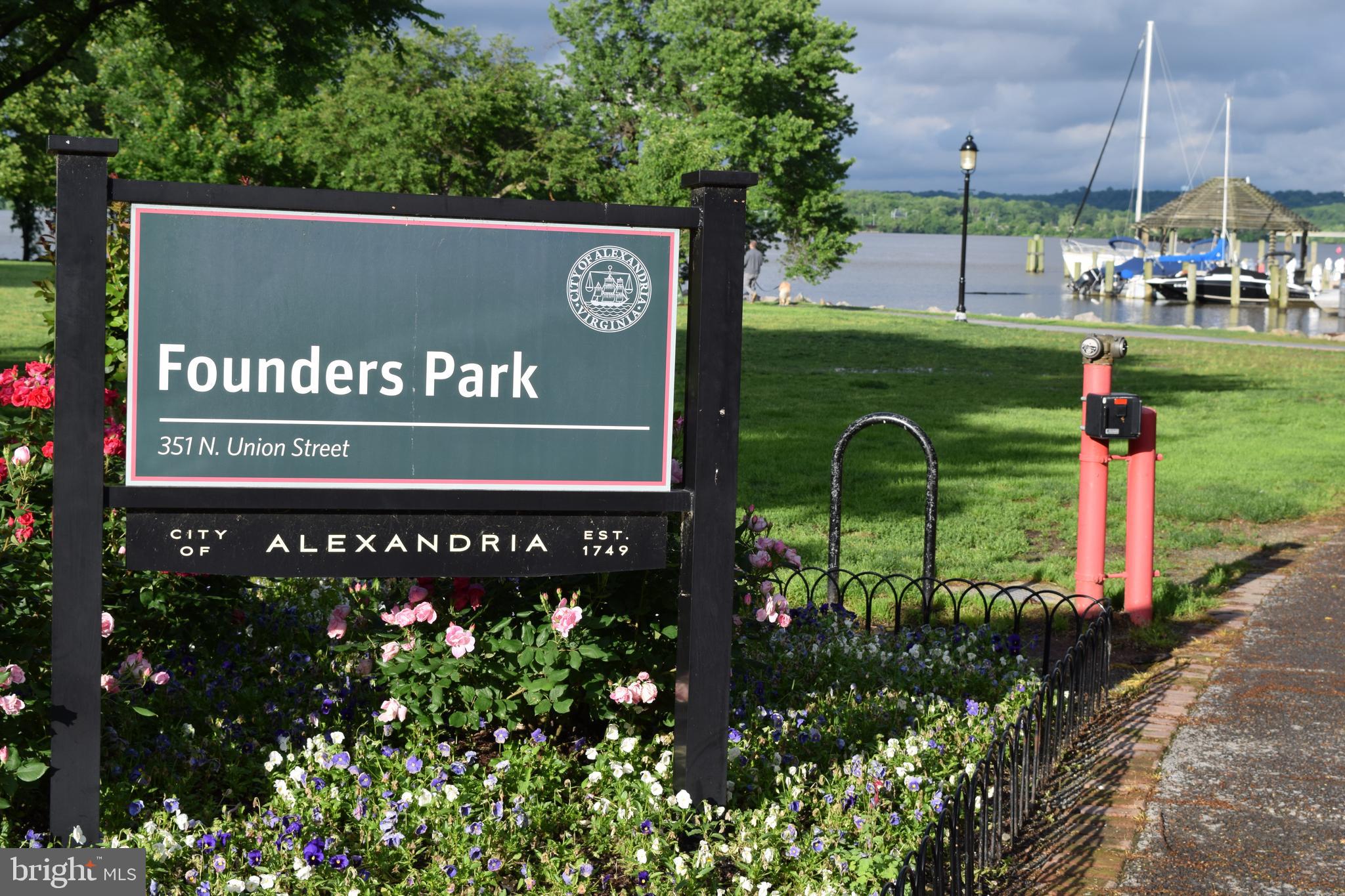 OLD TOWN ALEXANDRIA - Residential