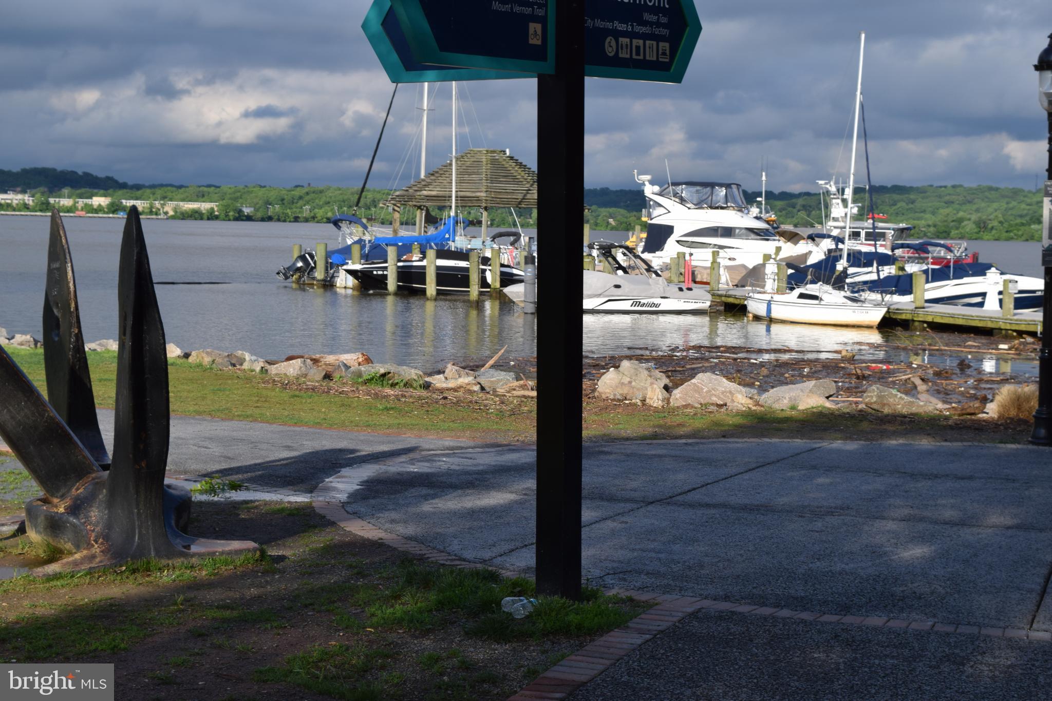 OLD TOWN ALEXANDRIA - Residential