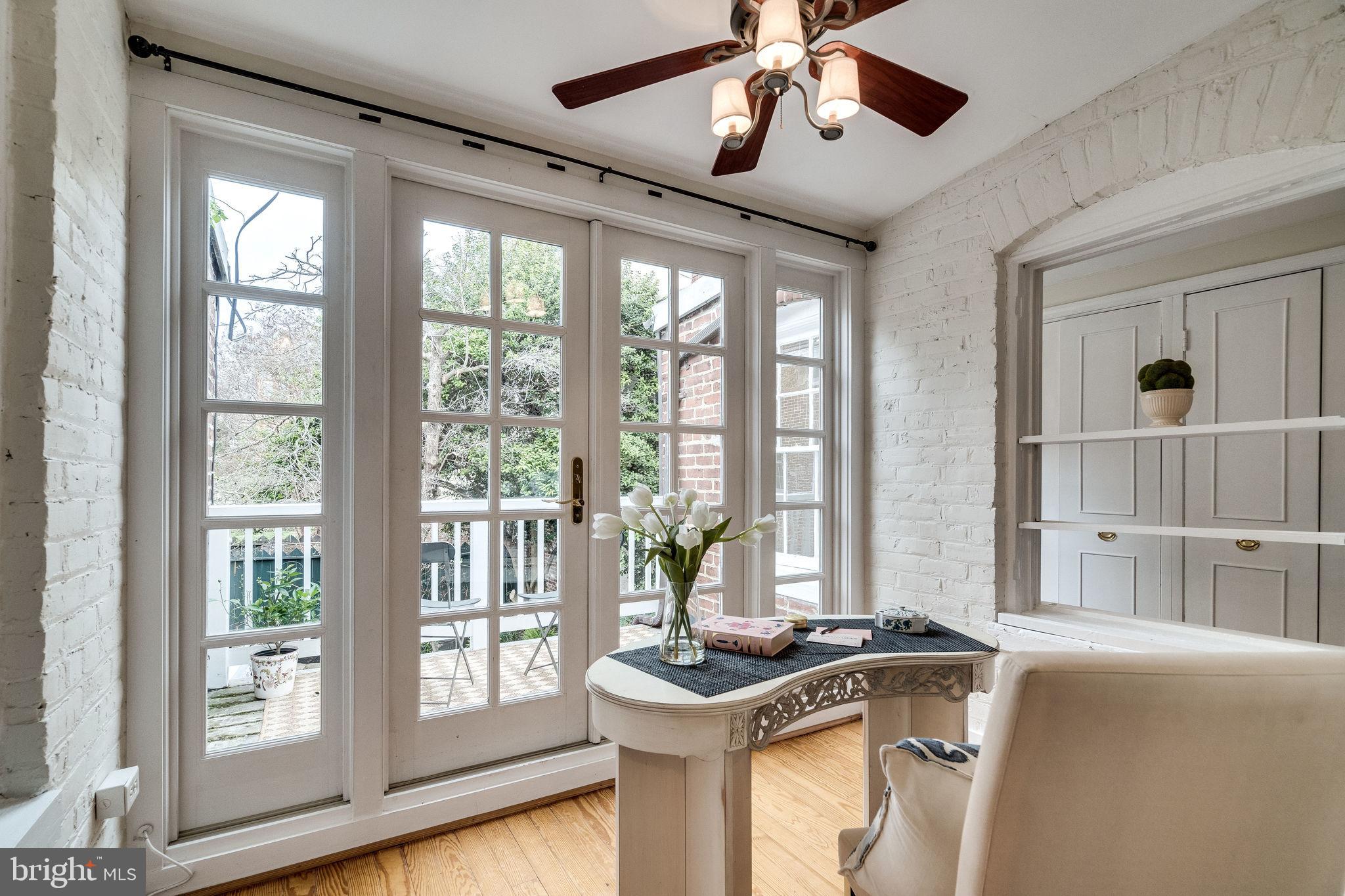 OLD TOWN ALEXANDRIA - Residential