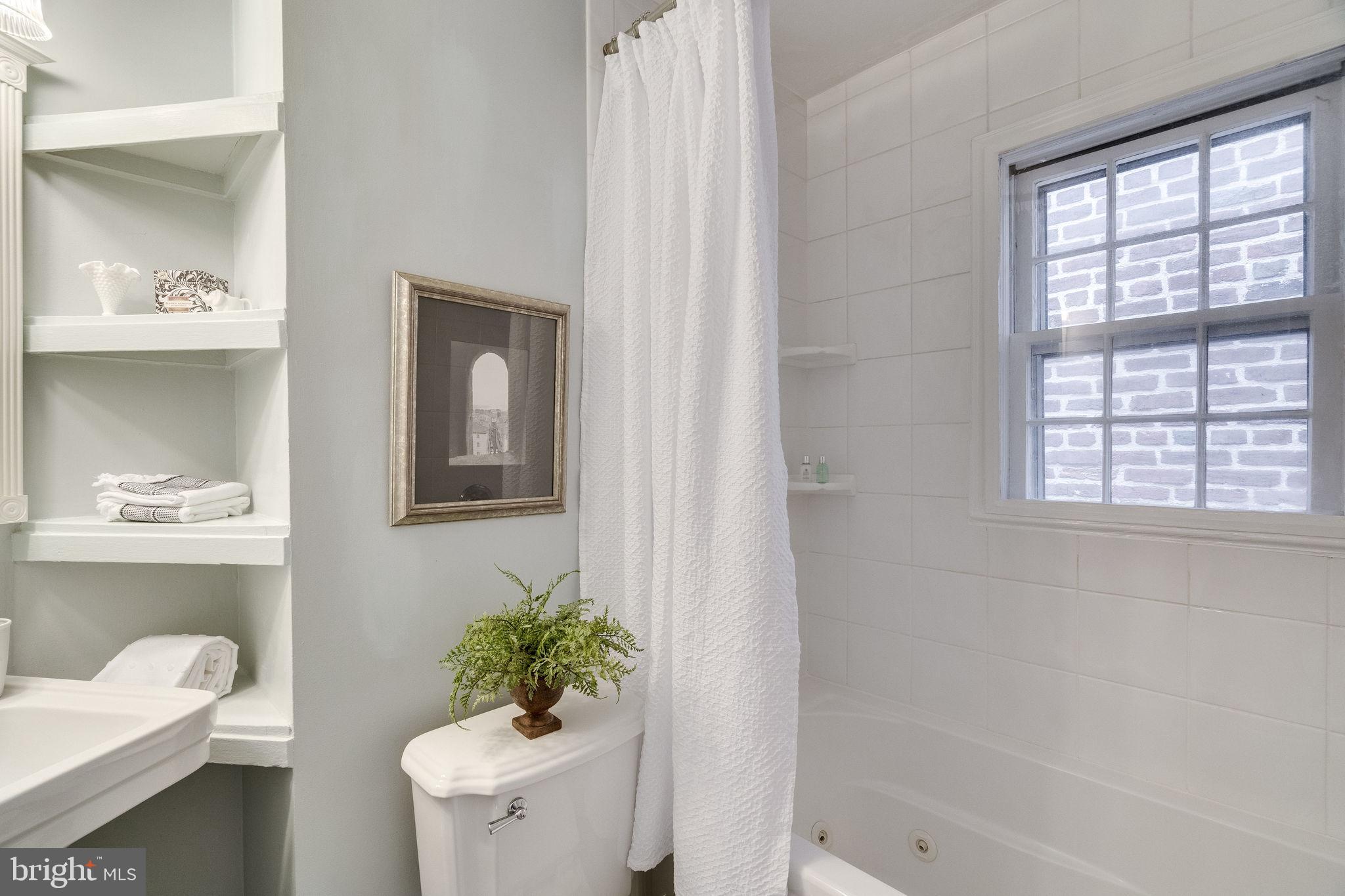 OLD TOWN ALEXANDRIA - Residential