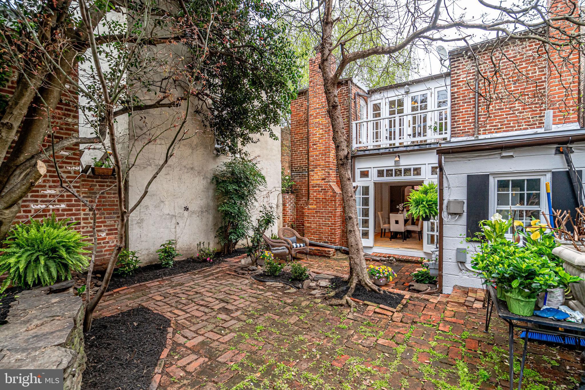 OLD TOWN ALEXANDRIA - Residential